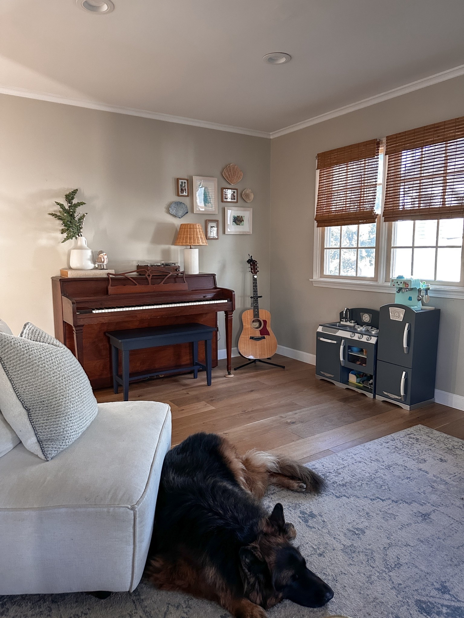 Living room decor. Coastal cottage decorating around our piano area. Many things are old or collected.

Coastal living, coastal home, beach house, beach living, home decorating, easy home decor, home style


#LTKHome #LTKKids