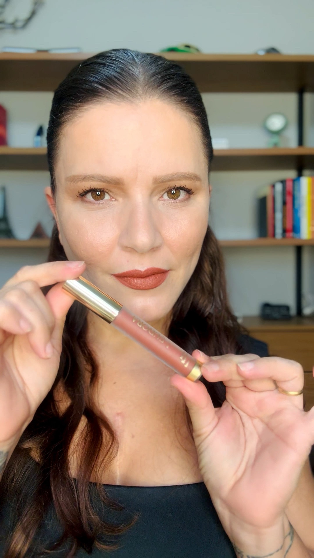 Um batom lindo e com uma duração absurda 🤎

#LTKbeleza #LTKguiadepresente #LTKbrasil