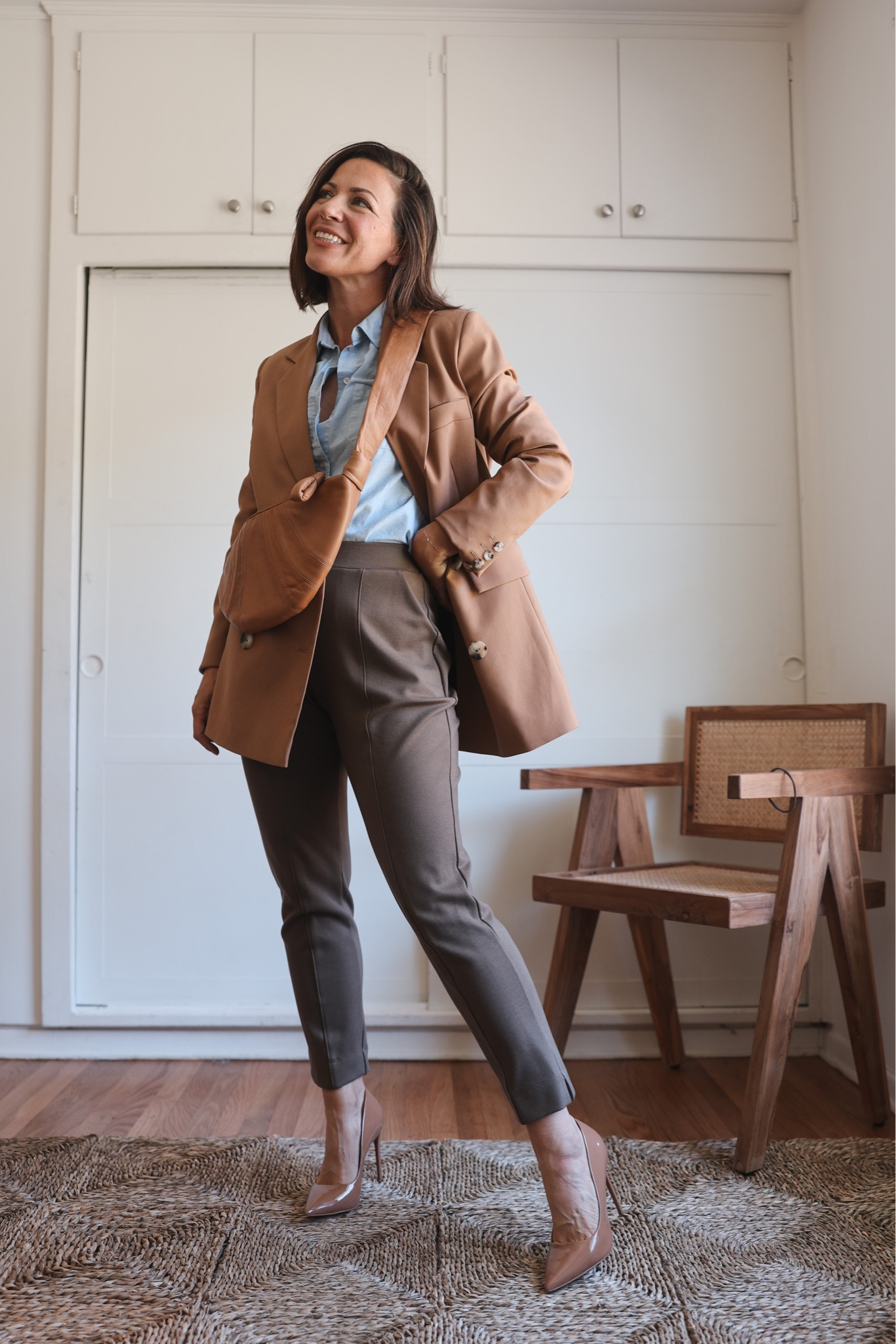Tailored Ponte pants in a truffle color, styled with a blue shirt, camel oversized blazer and camel accessories. Just love the croissant bag which makes this workwear outfit a tad more casual.

Pants are available in black & navy too.

Pants: Encircled (sustainable Canadian brand - love their timeless pieces)
Blazer: Caspsule Studio (can’t link the brand here, will link similar ones)
Shirt: Sezane
Shoes: Steve Madden
Bag: Lemaire 



#LTKstyletip #LTKSeasonal #LTKworkwear