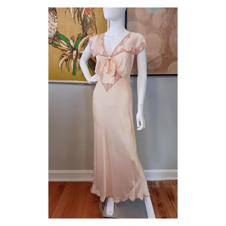 Vintage 1930s Pale Peach Silk Bias Cut Slinky Nightgown - Etsy | Etsy (US)