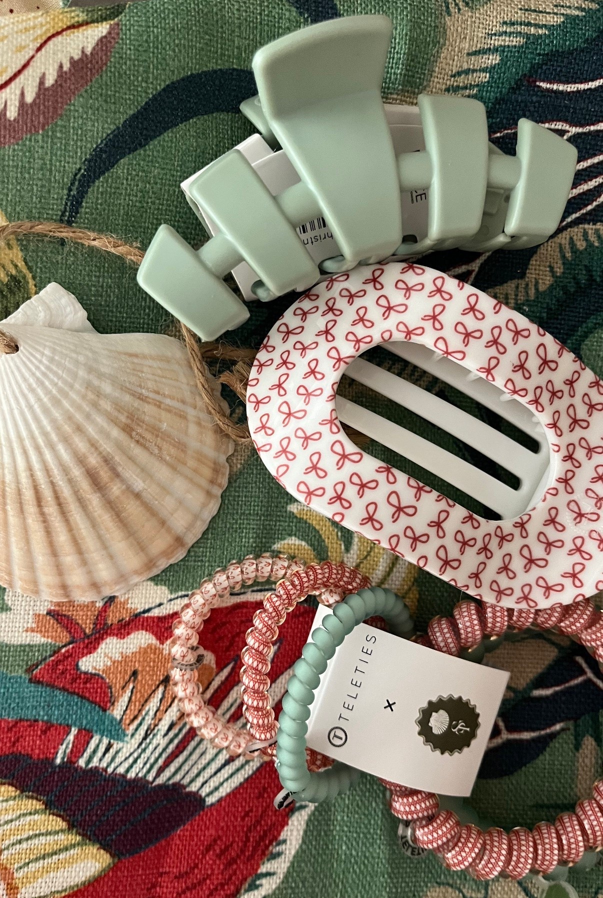 Stocking stuffers hair clips 

#LTKHoliday #LTKGiftGuide #LTKCyberWeek