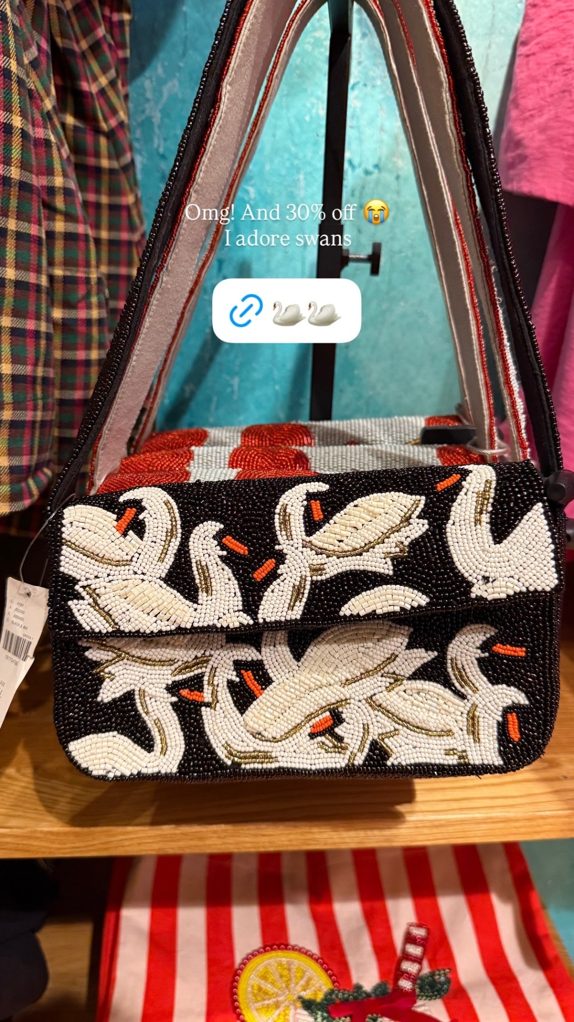 Omg! And 30% off 😭
I adore swans
 @mosaicdistrict @anthropologie
Swan purse. Beaded purses.