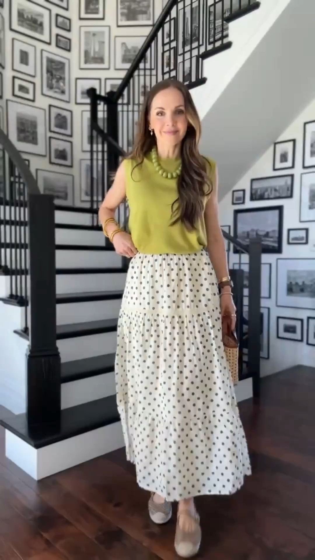 I’m so ready for spring with this @abercrombie skirt (easy to dress up or down) and @Tuckernuck top

#LTKootd