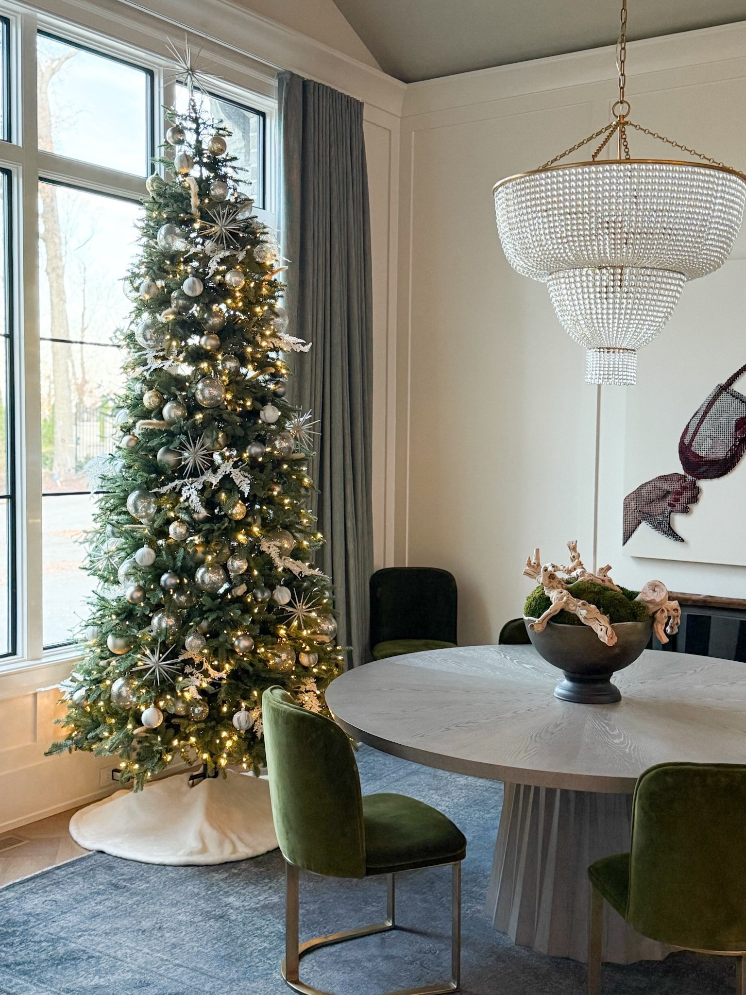 🪄The Christmas magic doesn't start on its own, but we can start it for you. When decorating feels overwhelming (or you simply don't have the time), our team steps in and transforms your home into a cozy, festive wonderland.

Here's what our Holiday Set-Up Sessions include:
🎄 We assemble the tree
🎄 Shape every branch for fullness
🎄 Add lights, ribbon, ornaments & finishing touches
🎄 Style your mantles, entry, staircases & more
🎄 Leave everything glowing, cozy, and stress-free

You walk in to a fully decorated home...without lifting a single ornament box. Want the holiday magic done for you this year? Comment HOLIDAY and we'll send booking info.