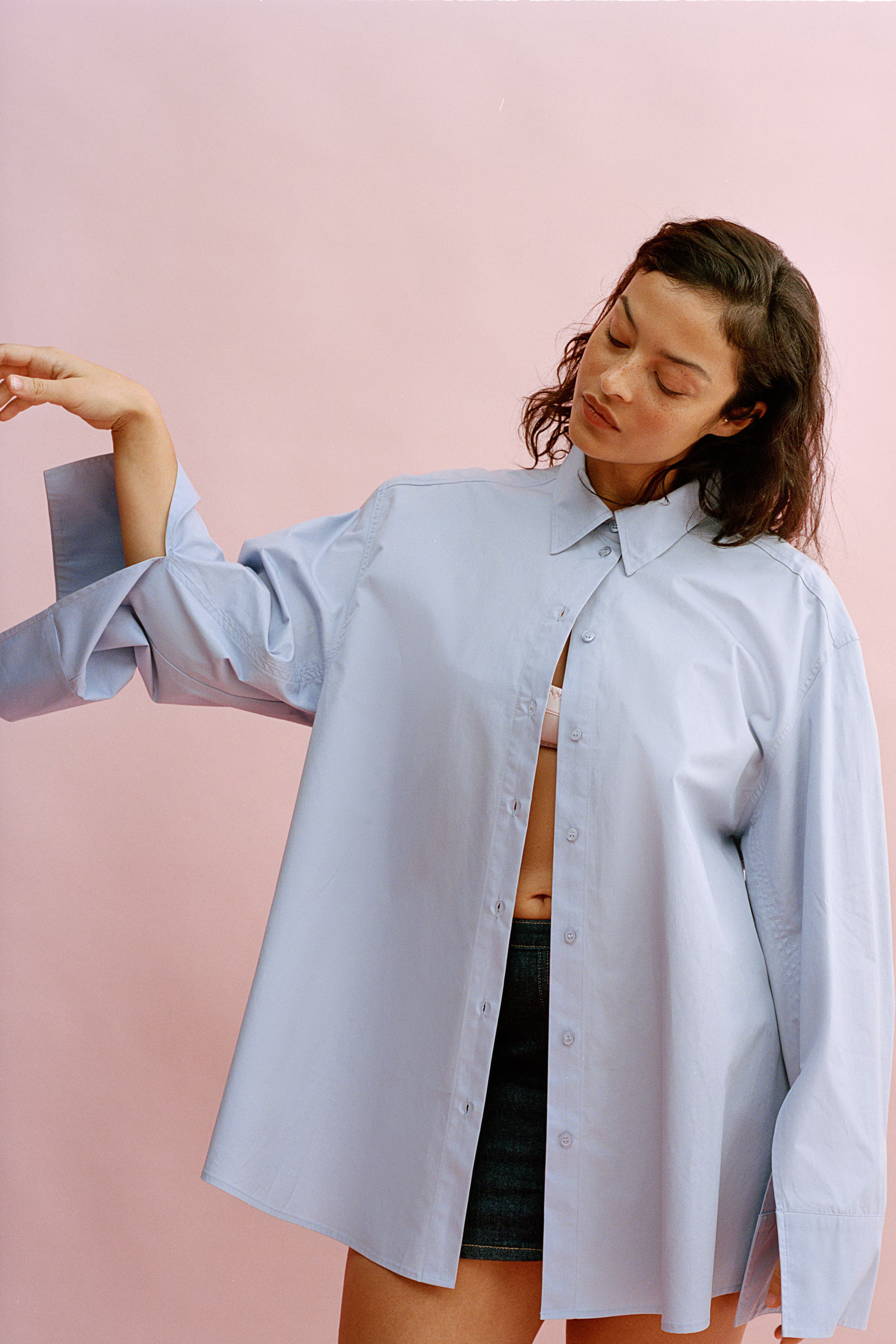 Bluse mit hohen Ärmelschlitzen | H&M (DE, AT, CH, NL, FI)