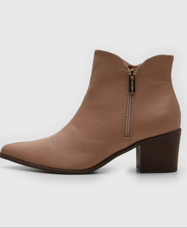Queridinhas do inverno, trazendo muito estilo para seus pés. Bota Via Uno Cano Médio Nude.

#LTKbrasil #LTKstyletip