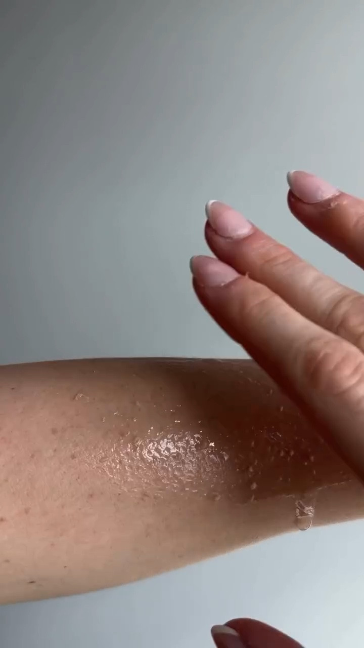 Skin work in action 👀 

@dr.melaxin_global Peel Shot with Kojic Acid and Tumeric 

Brightens the skin, reduces texture, helps with pigmentation 

And it works while you apply! 

I’m a huge fan 

#drmelaxin #peelshot #amazonfinds #bodycare #hyperpigmentationtreatment