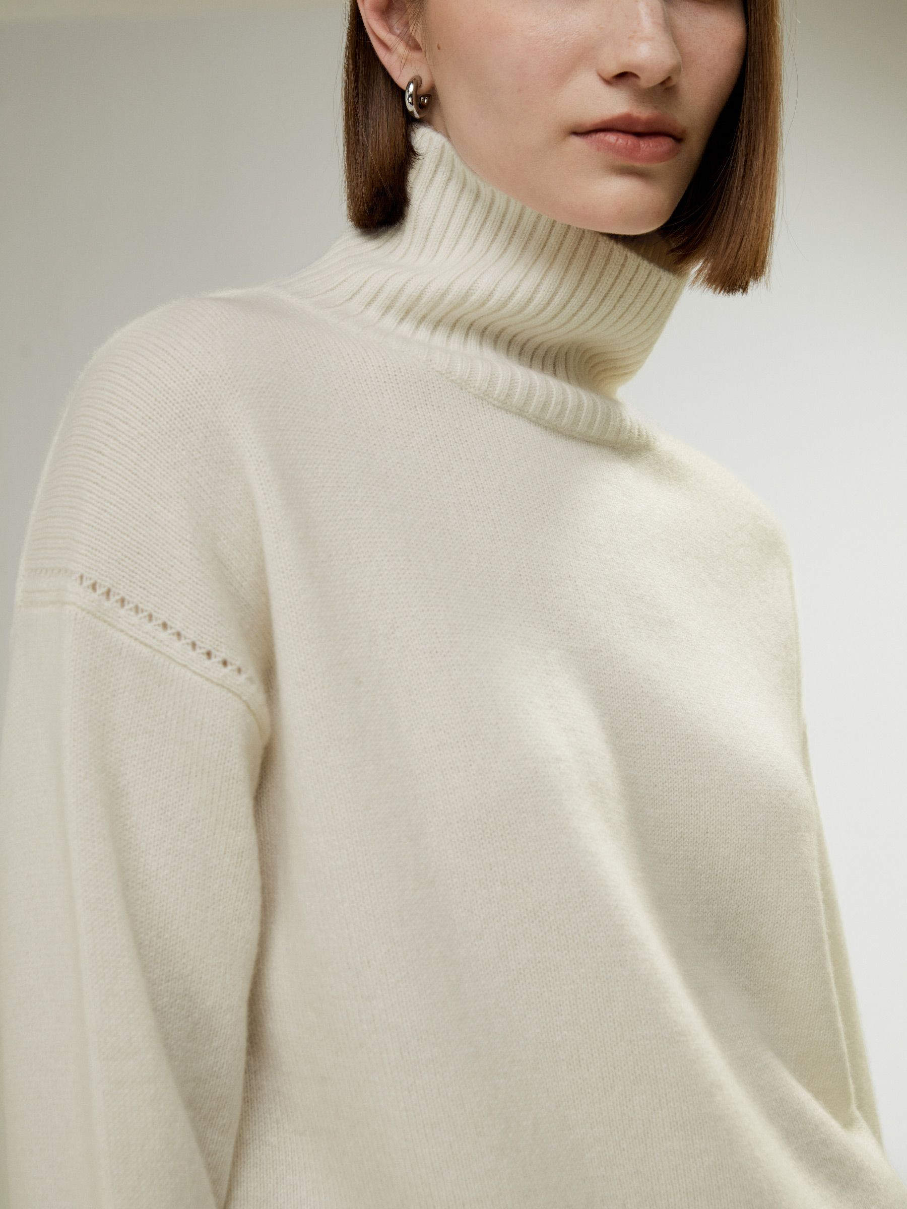 Turtleneck Relaxed-Fit Cashmere Sweater | LilySilk
