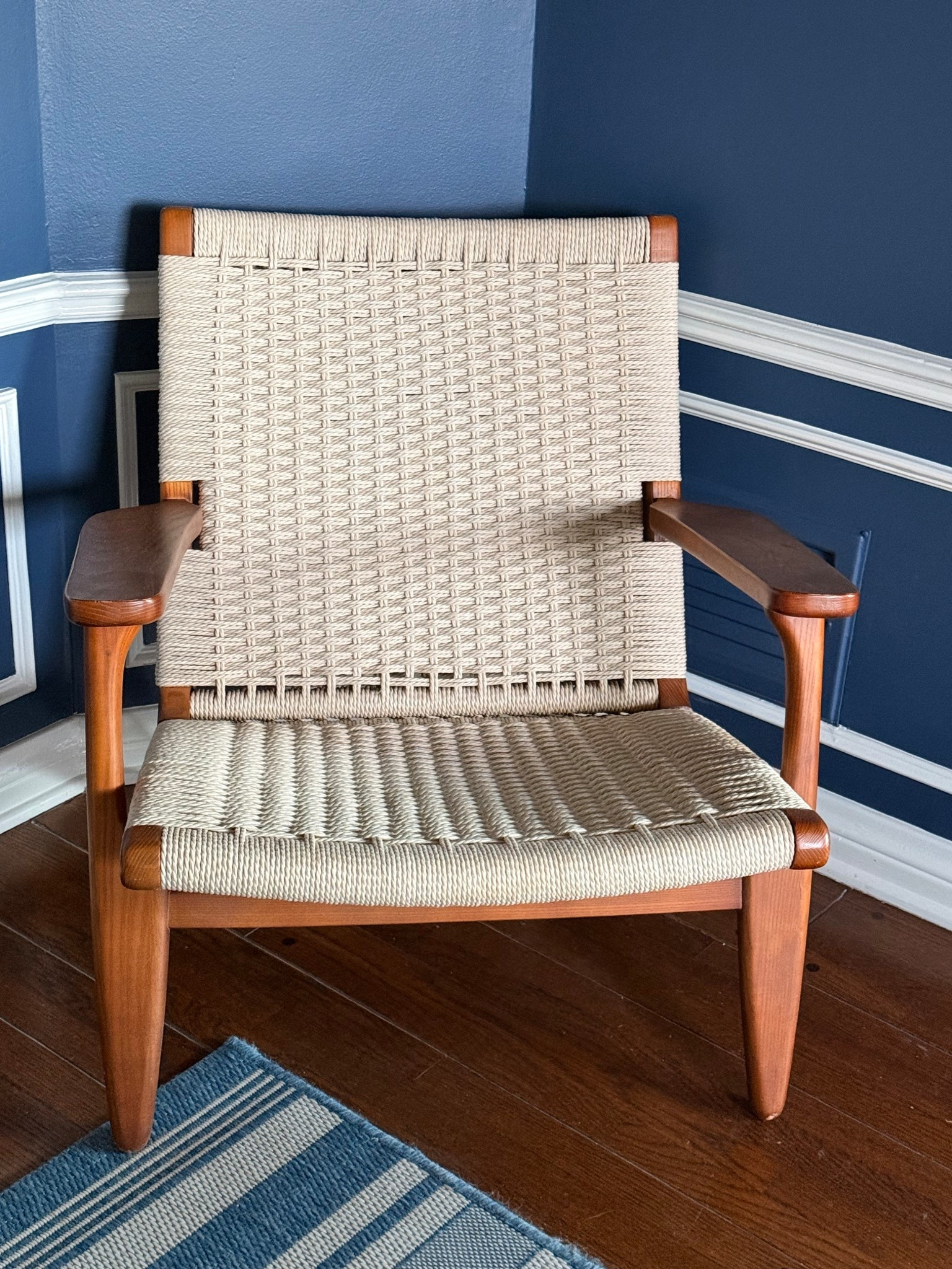 Spotted in Johnnie-o’s house!  Love a mid century modern accent chair either a coastal feel 💙✅

#LTKHome #LTKOver40 #LTKstorytime