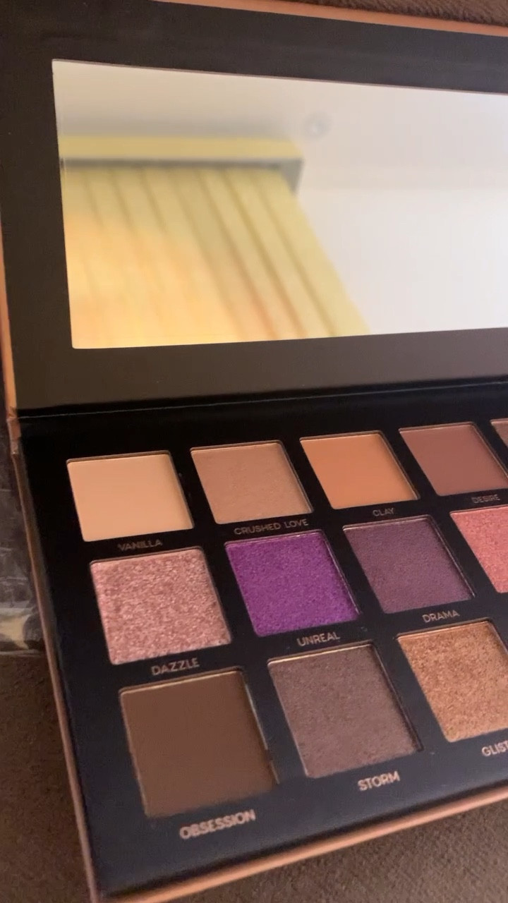 Sim temos a paleta de sombras mais que perfeita e ela é da OCEANE! 

24 cores que vão desde o uso para o dia a dia até eventos mais formais e festas! Eu simplismente amei! 

#garimpodakelly #oceane #paletadesombras #cores #makeup #makes #make

#LTKbeauty #LTKbrasil