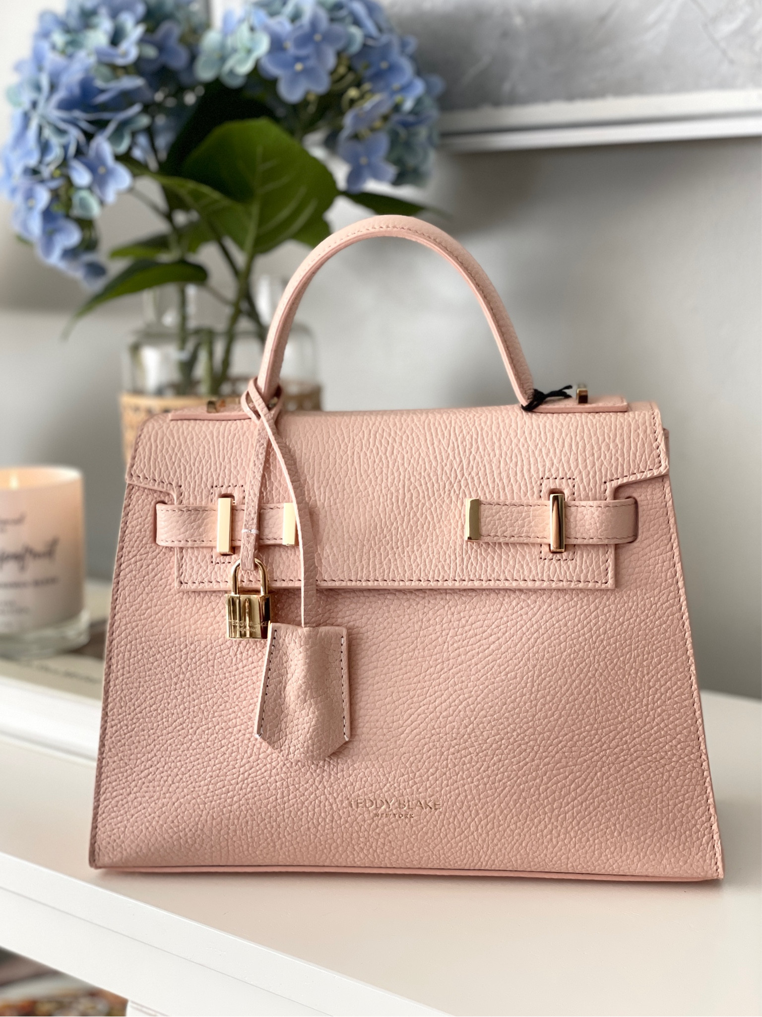 Loving this beautiful new bag!! Perfect color for Spring 🌸