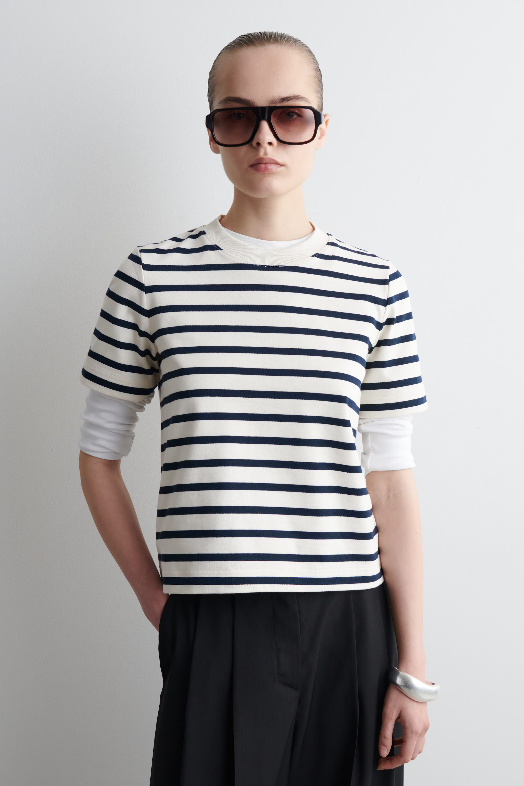 CLEAN CUT REGULAR T-SHIRT - NAVY / WHITE / STRIPED | COS | COS (EU)