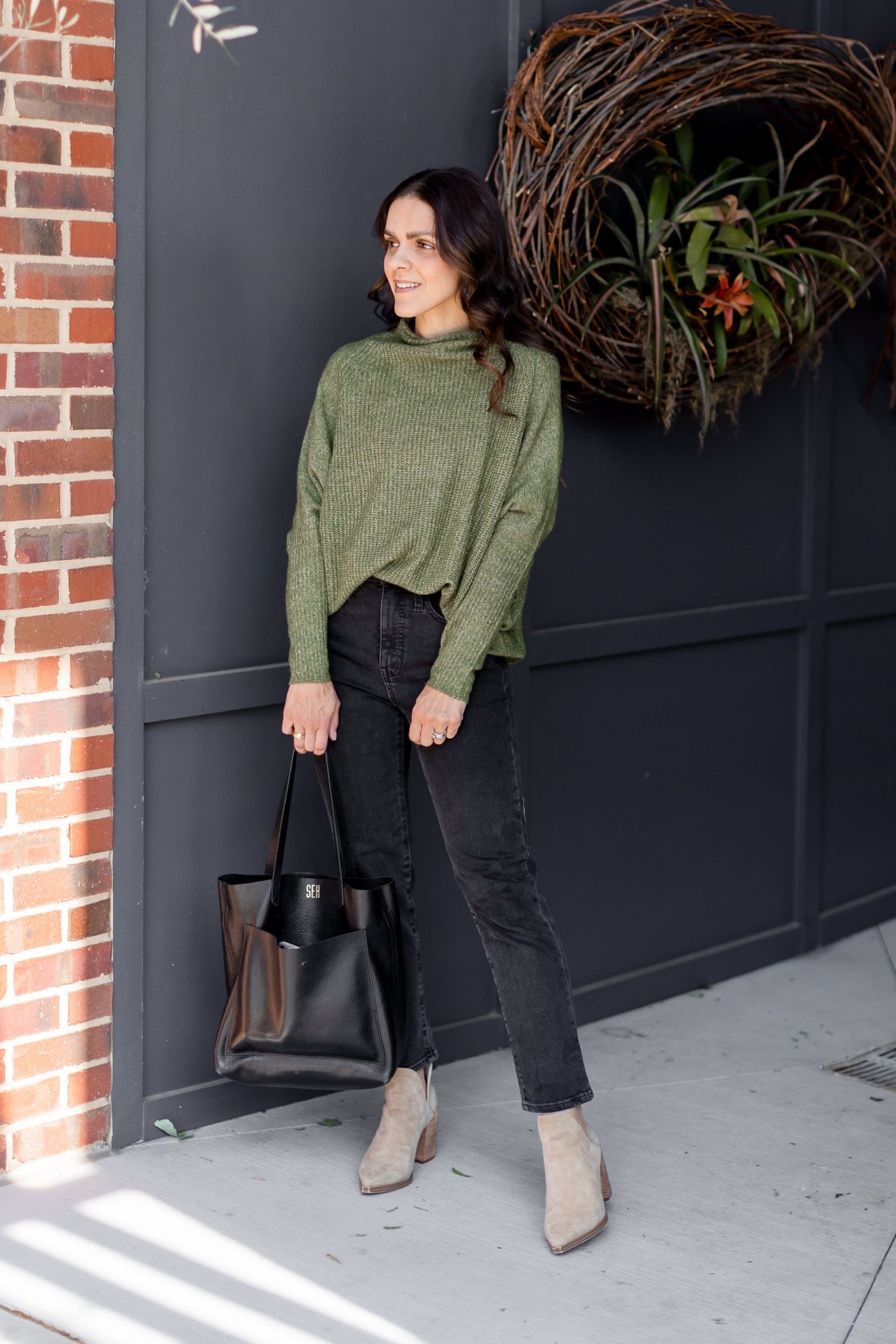 Fall capsule outfit idea: able slouchy sweater (tts), perfect vintage jean, ankle boot, tote 

Save 15% on sweater with SARAH15

#LTKstyletip