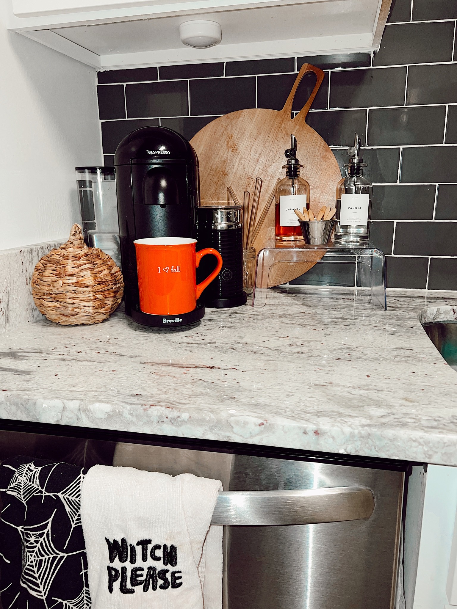 💀Coffee Station Holiday setup 🎃

#LTKHalloween #LTKSeasonal #LTKhome