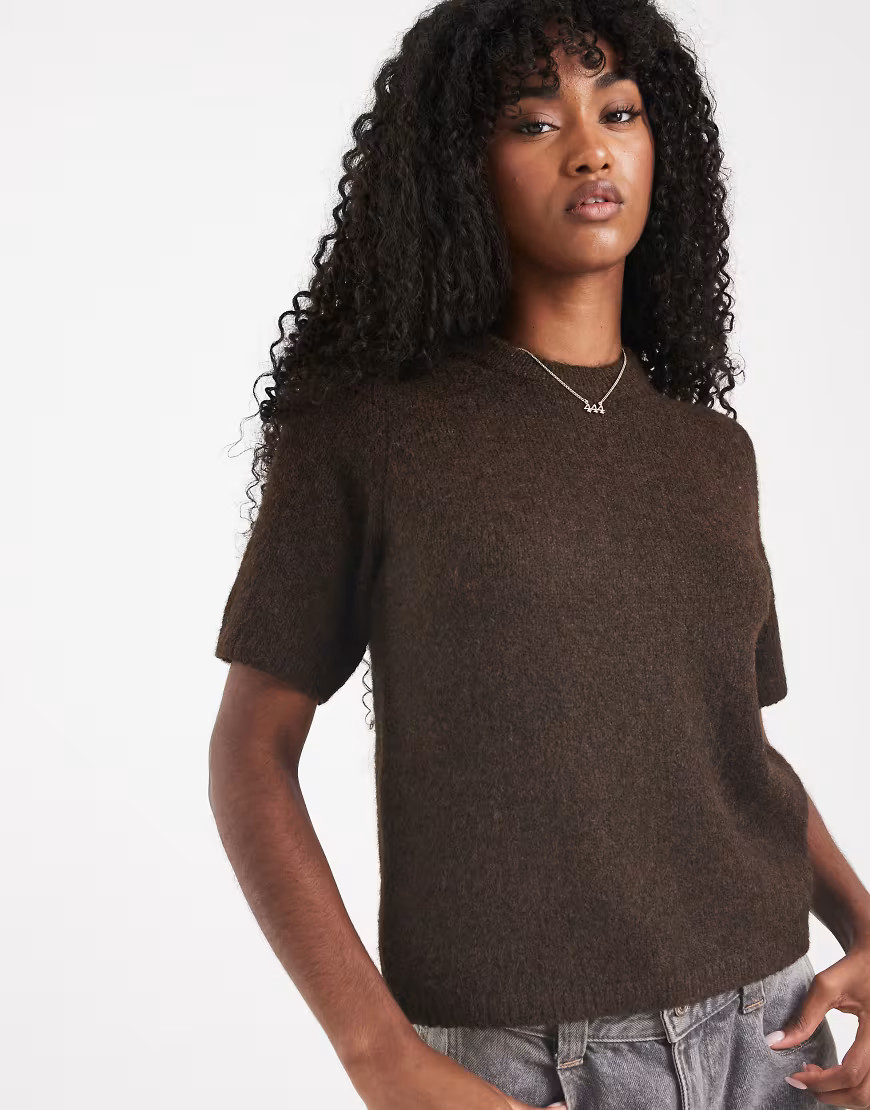 New Look knitted t-shirt in brown | ASOS (Global)