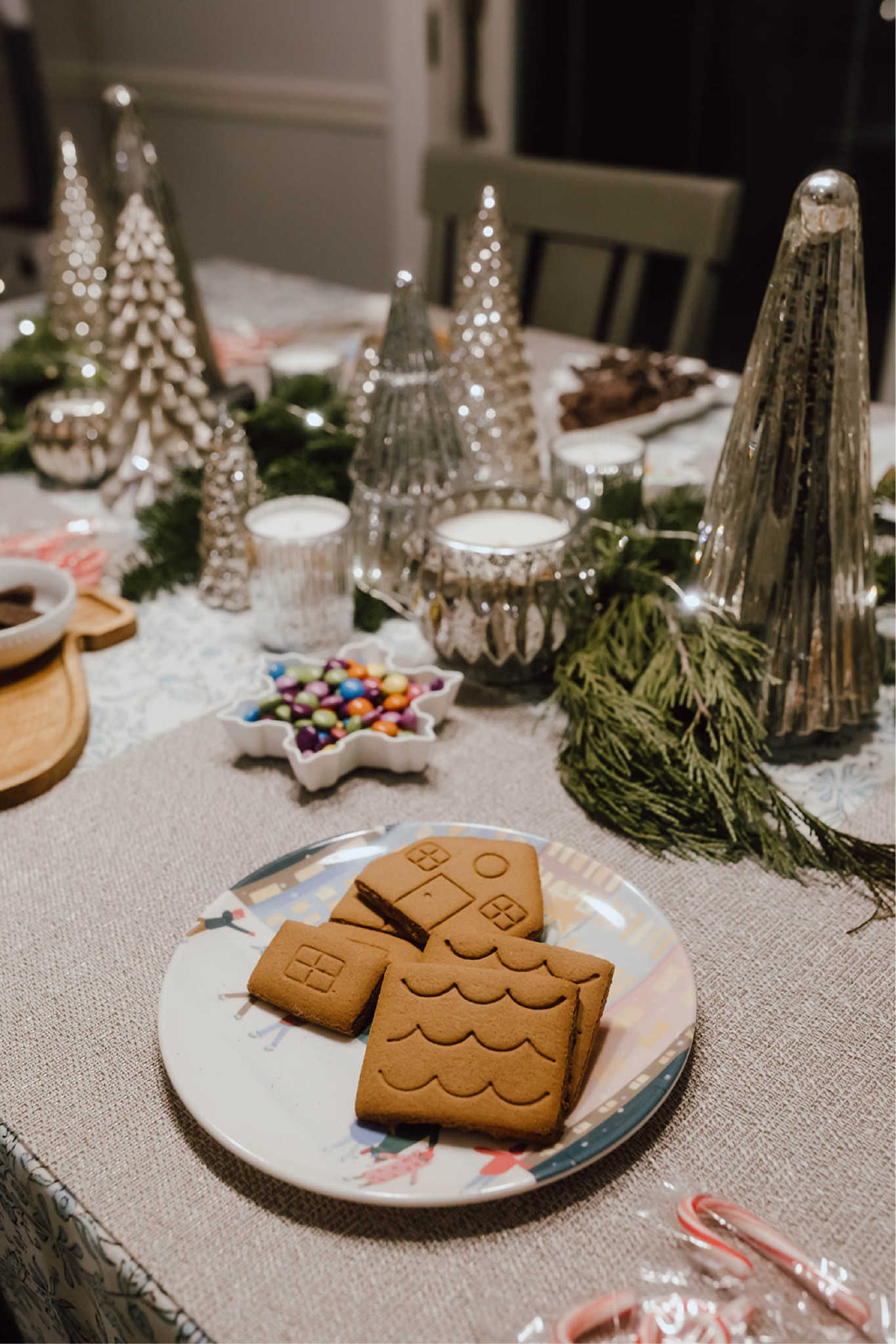 Mini gingerbread houses 

#LTKHoliday #LTKGiftGuide #LTKSeasonal
