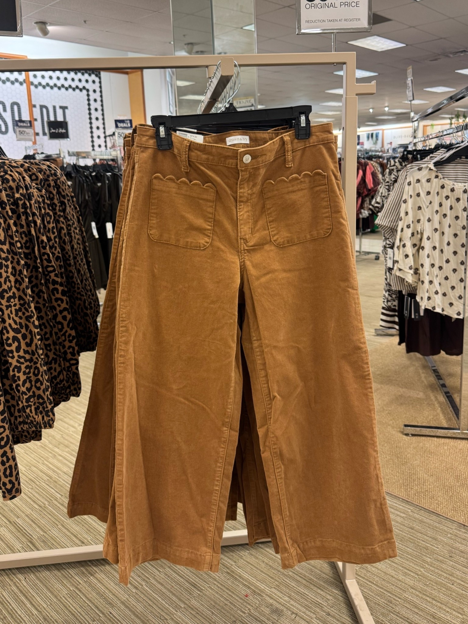 Love the scallop pockets on these pants!

#LTKootd #LTKmomlife #LTKSeasonal