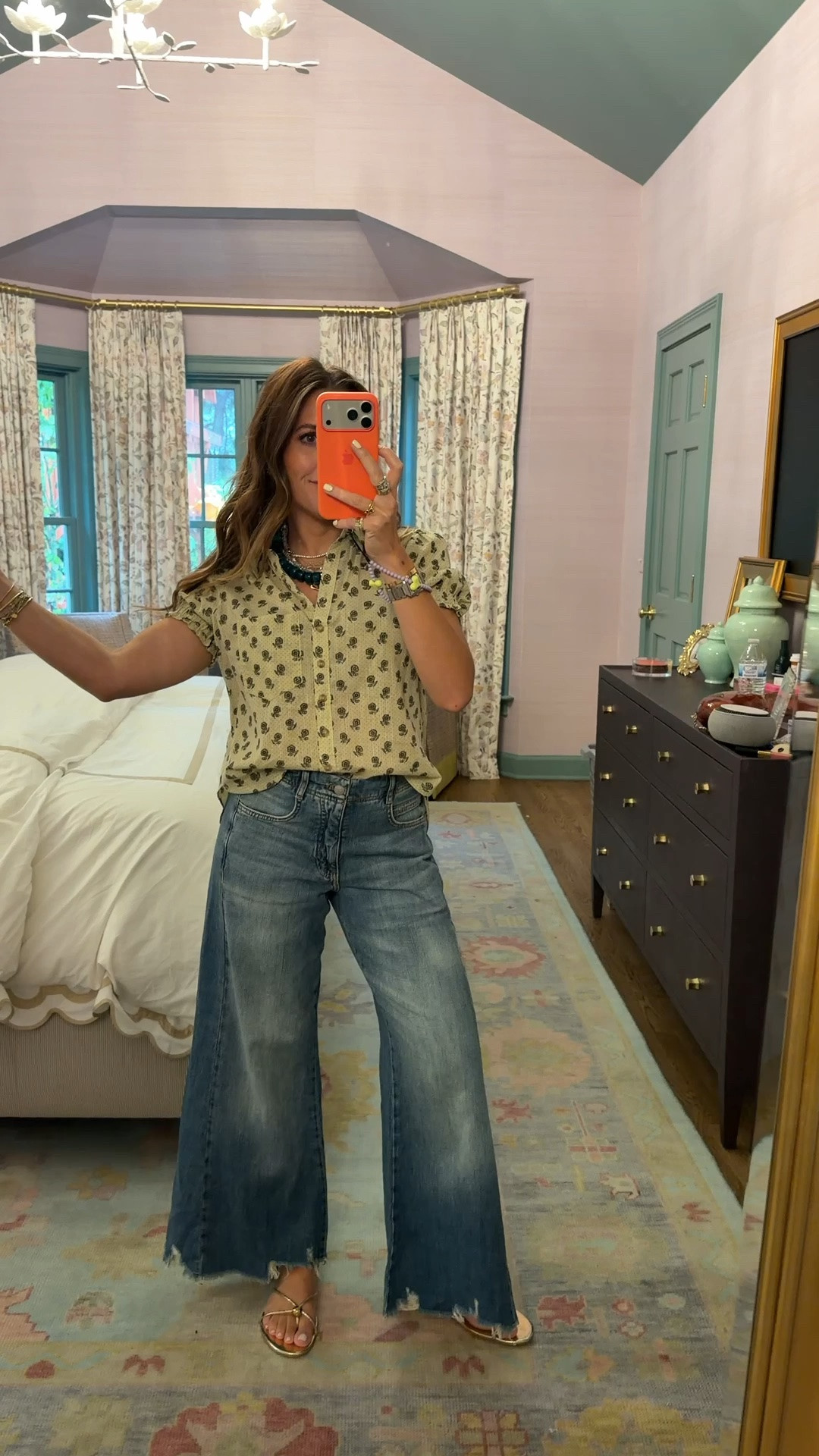 The coolest & most comfy pair of jeans to wear into fall! They’re AMAZING!! They run big, I’m in a petite 26 in the jeans & xsmall top

#LTKSeasonal