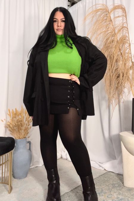 Size large green top
2x in tights 
Xl in skirt 
18 in blazer 

#LTKcurves #LTKHoliday #LTKstyletip
