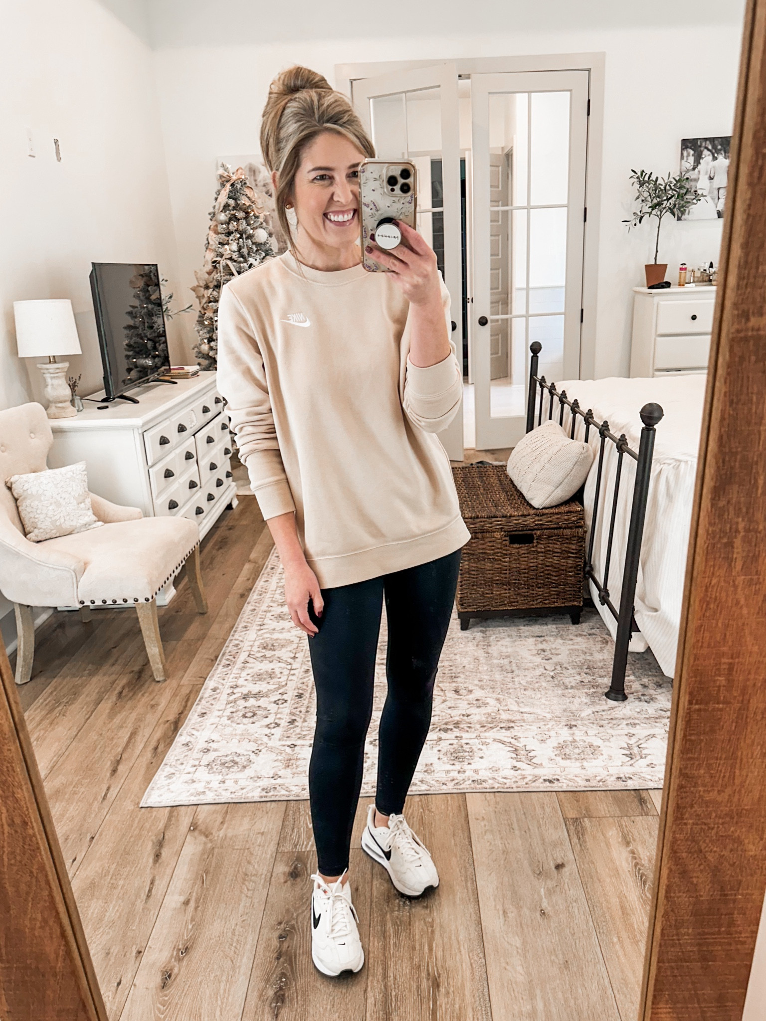 My nike sweatshirt is on sale for $31! Regular $60 size xs (tts, go up one size for a more oversized fit)
Petite friendly leggings- XS (tts)
Tennis shoes-size 6 (I wear my normal size in Nikes)
errands outfit, fall weekend outfit, leggings, Nike sweatshirt, weekend style

#LTKsalealert #LTKSeasonal #LTKtravel