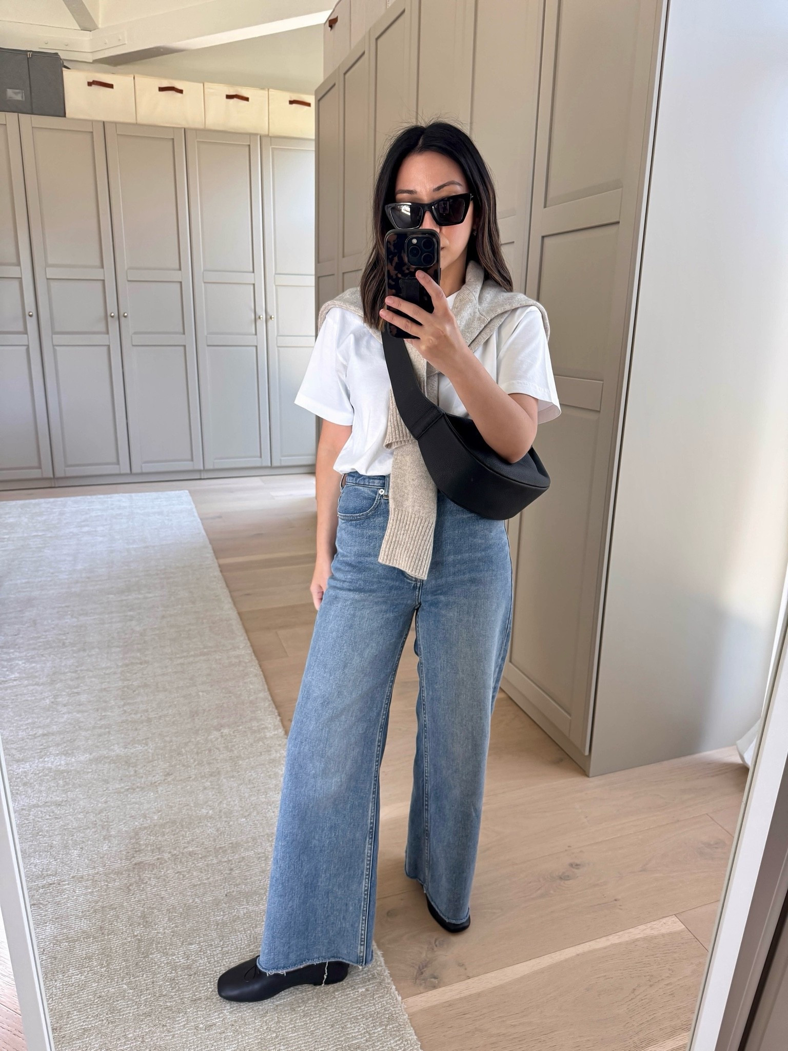 Simple outfit done right 🤌🏻 

3 common styling mistakes you can change right now

1. Swap your skinny for a wider denim option
2. Ditch the baby tight tee and opt for a boxy roomier tee
3. Say no to long random crossbody bags and choose a sling

Petite style, summer outfits

#LTKootd #LTKPetite #LTKSeasonal