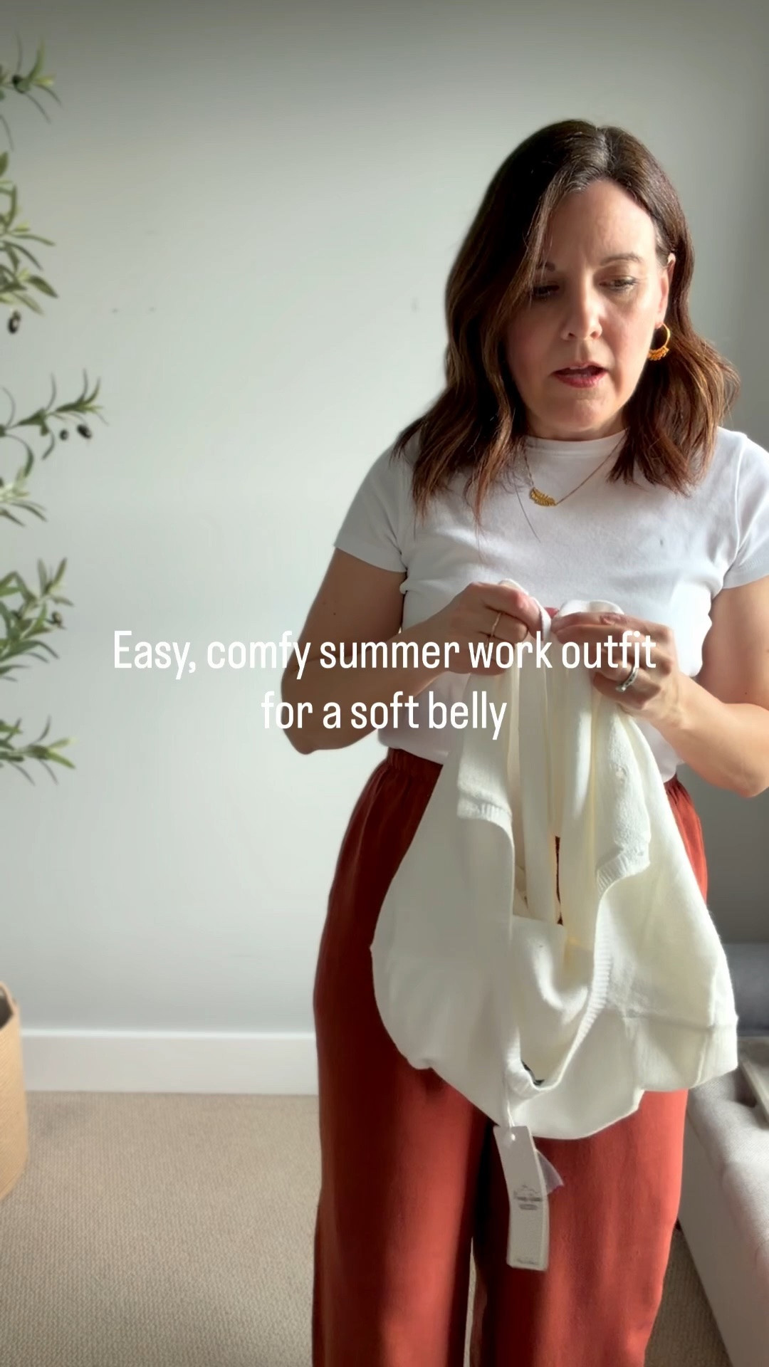 Here’s a super easy summer work outfit. I sized up in these pants from a medium to a large. They’re a linen cotton blend, and I wash them on delicate cold and lay flat to dry so there’s no shrinking. I sized up in this cardigan to a medium. ￼