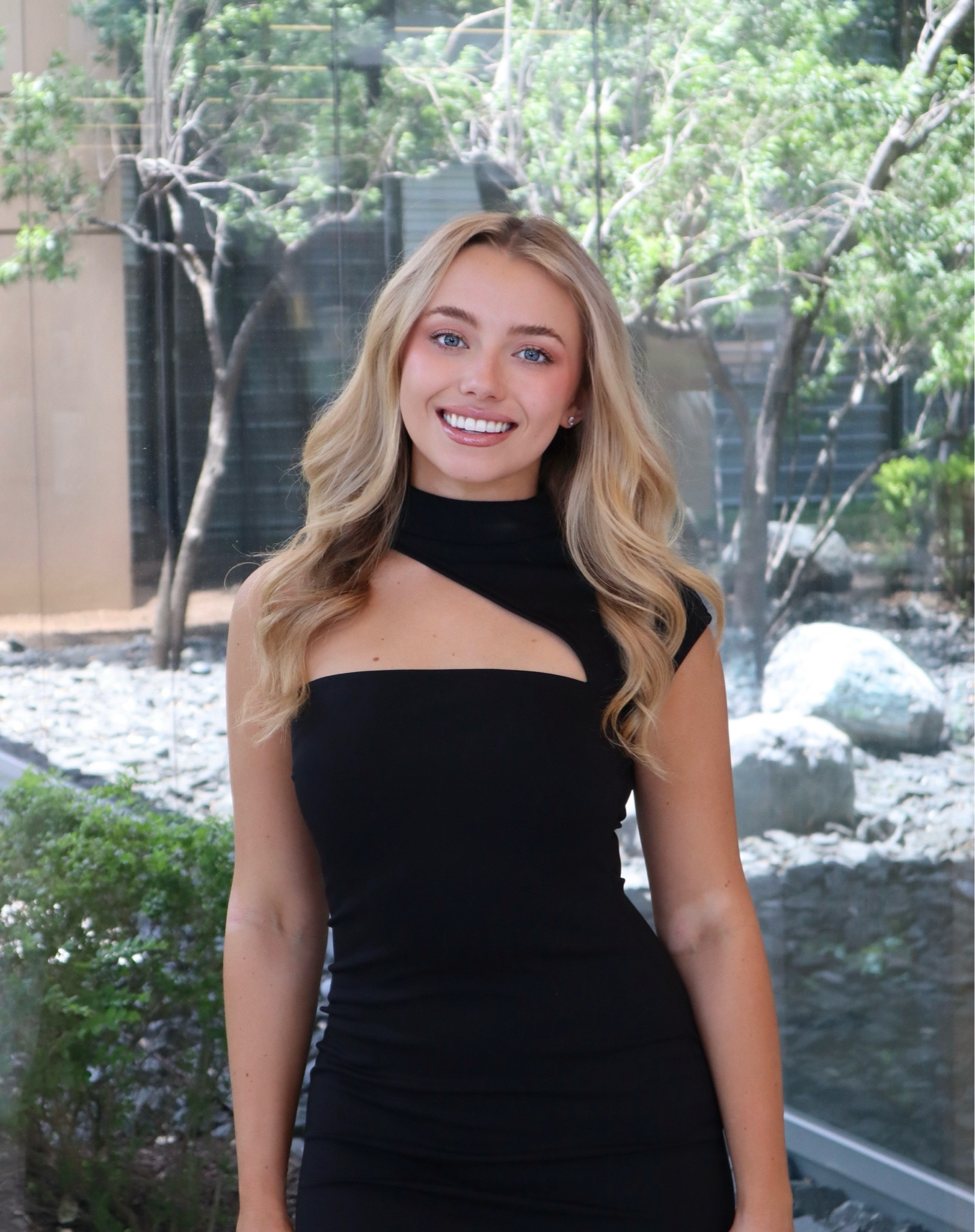 Headshots 📸 I literally wear this dress for any business formal event 

#LTKStyleTip #LTKBeauty #LTKWorkwear