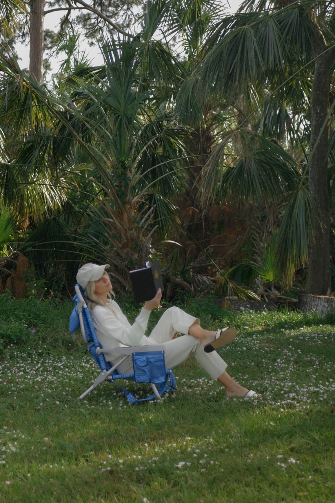 Hat: linked 
Top: Aritzia (linked similar) 
Pants: Zara (linked similar) 
Shoes: Schutz linked 

#LTKSeasonal #LTKHoliday #LTKGiftGuide