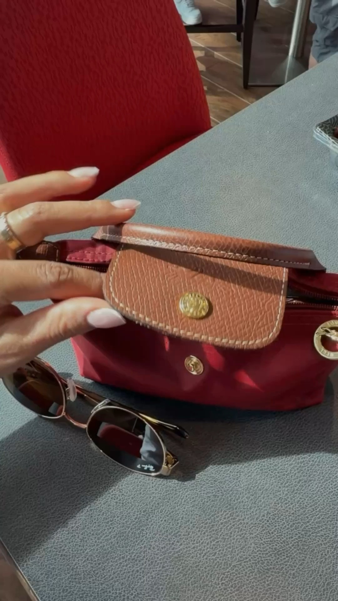 What’s in my bag: World Cup edition ✨

Linking my Longchamp bag, Ray Ban sunglasses and more World Cup apparel from the Levi game collection! ❤️


Longchamp purse, everyday essentials, Summer accessories, everyday bag, Levi apparel

#LTKSeasonal #LTKSaleAlert #LTKdayinmylife