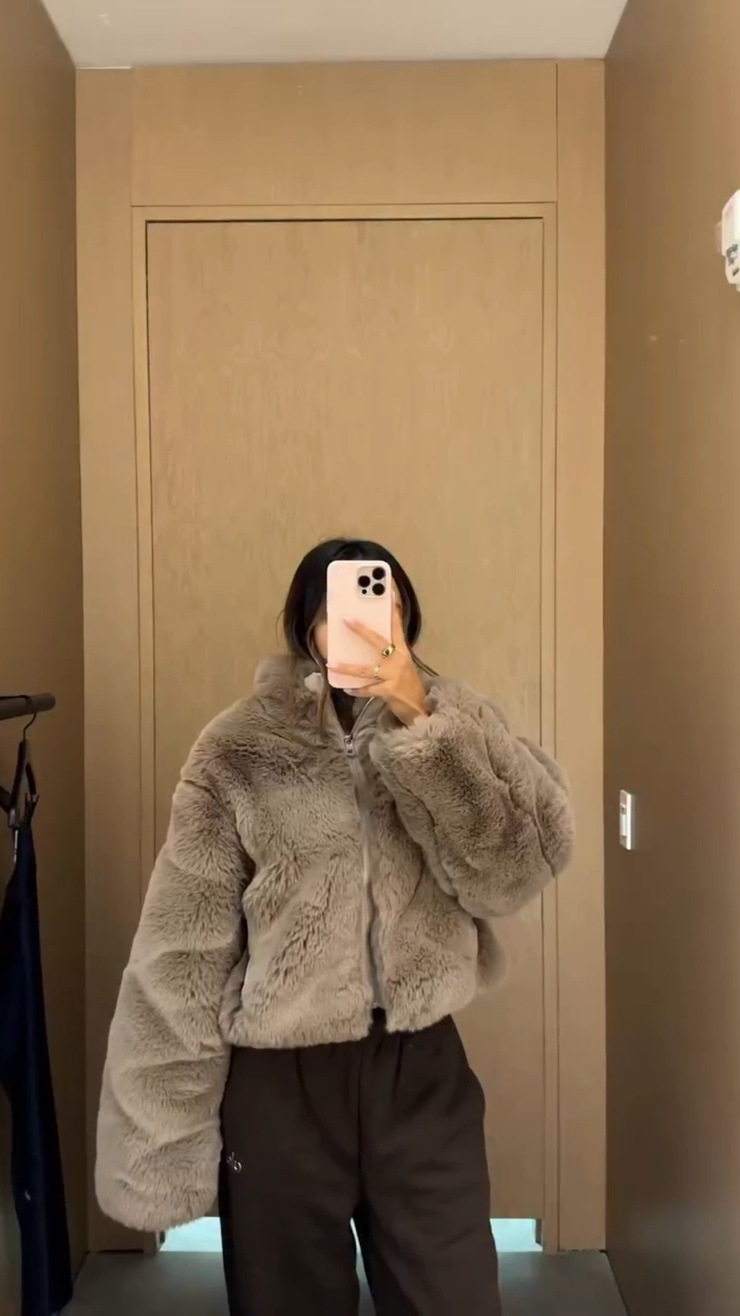 alo try on 🧸

#alo #aloyoga #alohaul #tryon #tryonhaul #fashion #outfit #winterfashion #ootd