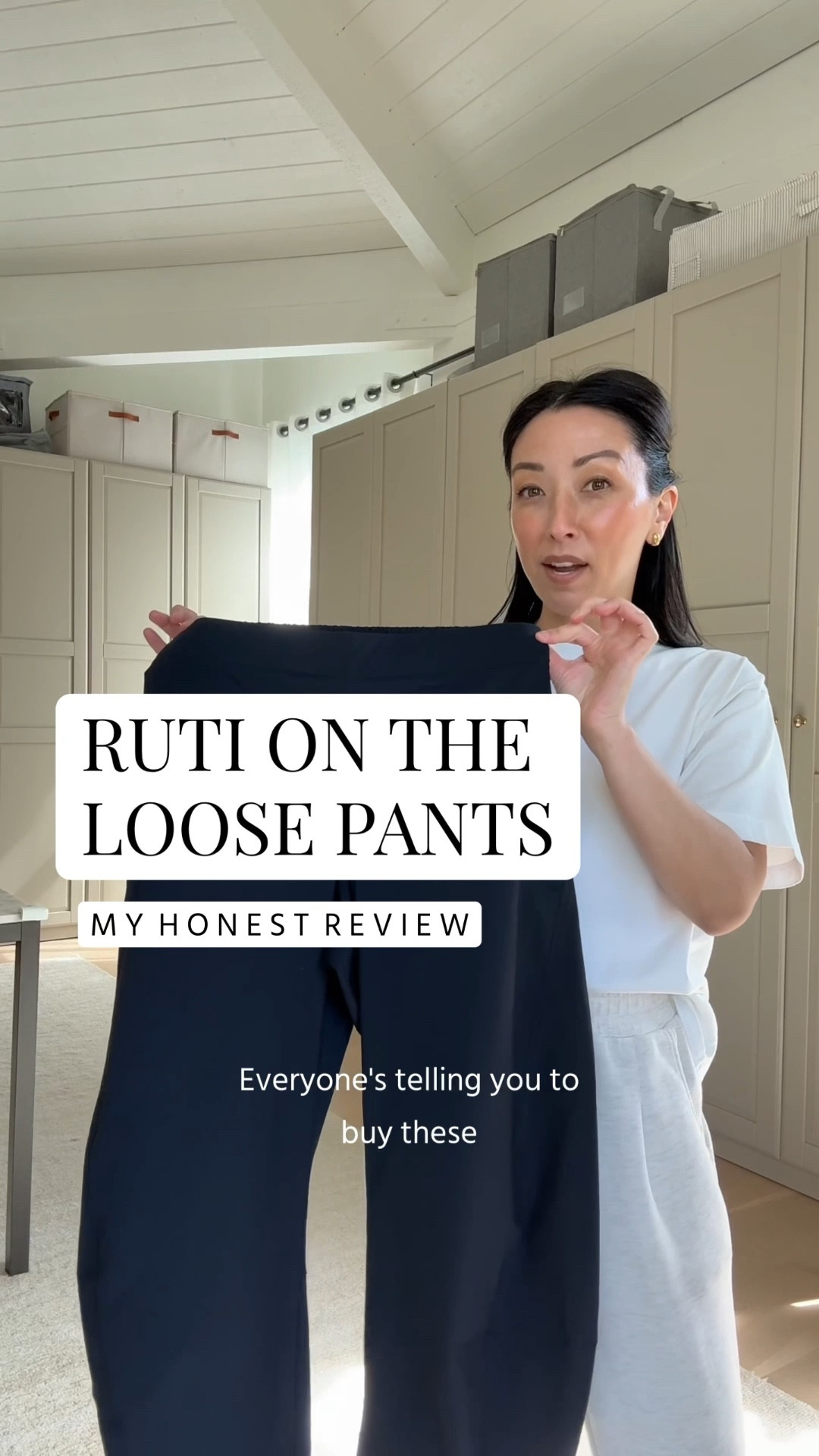 My honest review of the Ruti On The Loose Pants. 

Ruti pants petite 4 - sized up
Madewell tee xs
Loeffler Randall flats 5.5

#LTKPetite