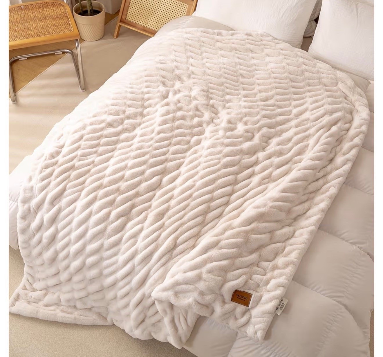 Such a great find if you love the look of the designer version but want to spend less! The quality is so good, and it’s hard to tell much of a difference between the two. I love finding pieces that give you the same look without the designer price tag.

#LTKSeasonal #LTKOver40 #LTKHome