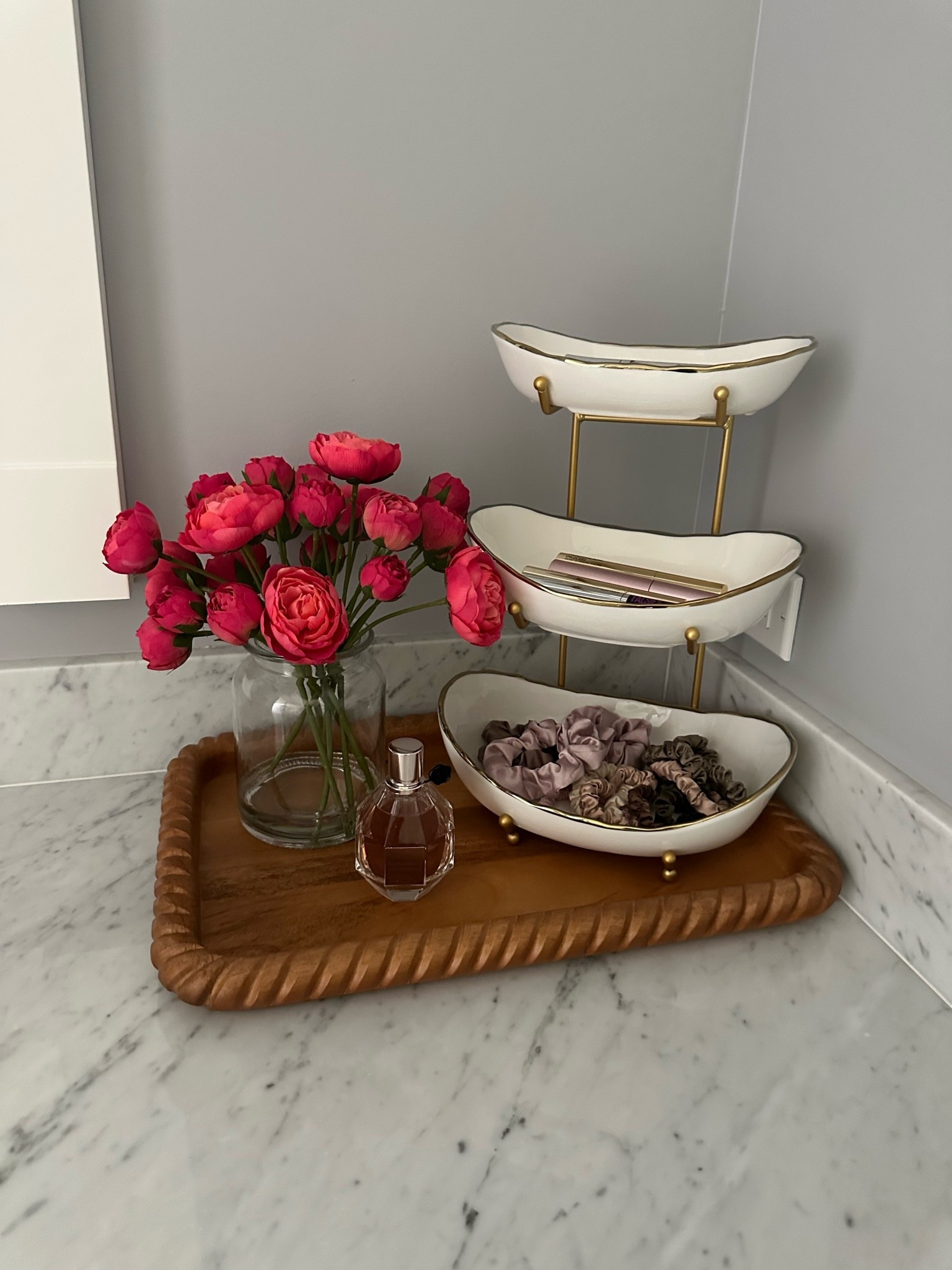 Cute bathroom storage/decor set up 🩷💐

#LTKMothersDay #LTKgrwm #LTKHome