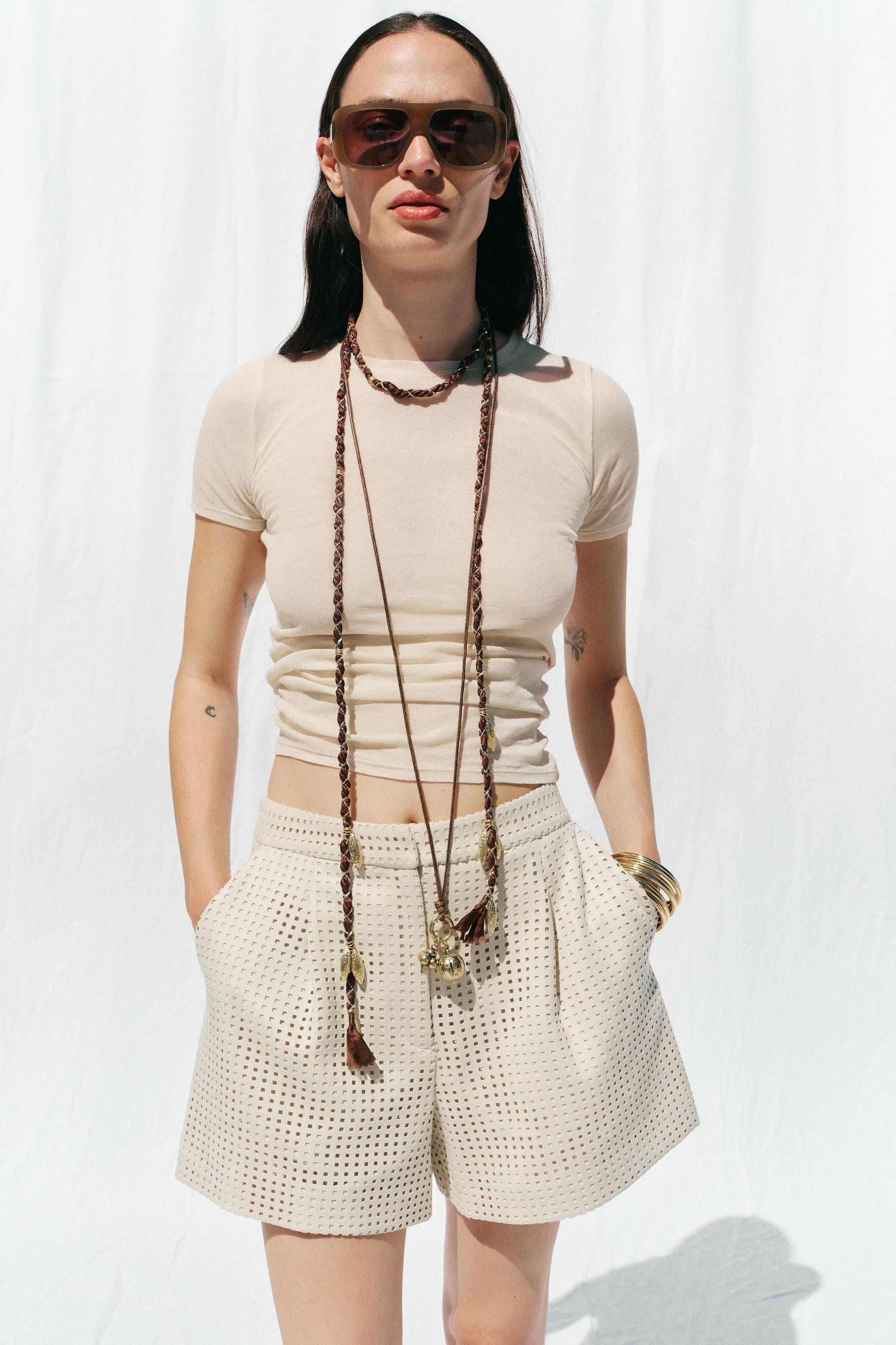 High-waisted shorts with front pleats. Front pockets. Interior lining. Front closure with zipper,... | Zara US