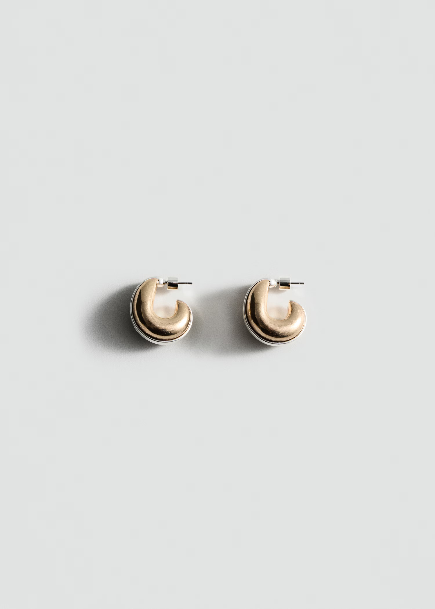 Two-tone hoop earrings | Mango (US/MX/AU)