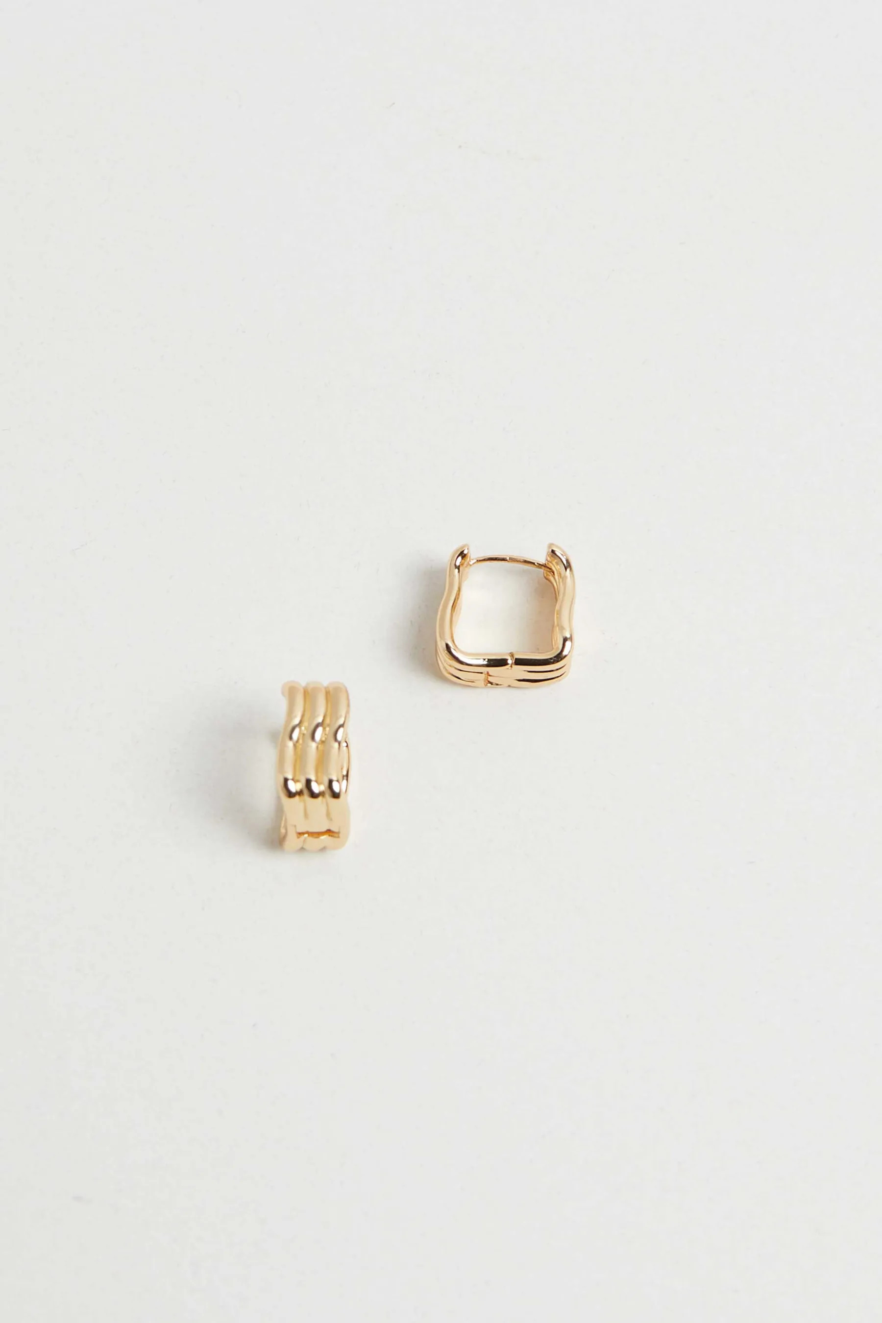 WAVY HUGGIE HOOPS | OAK + FORT
