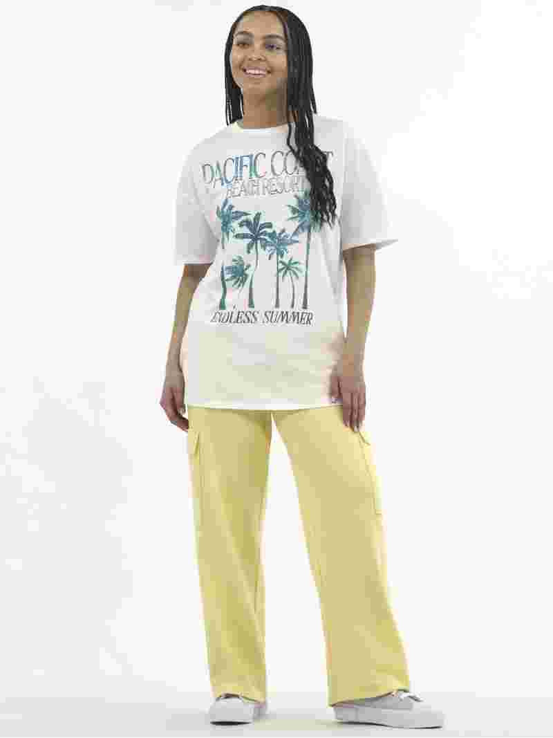 No Boundaries Washed Graphic Boyfriend Tee, Women's | Walmart (US)