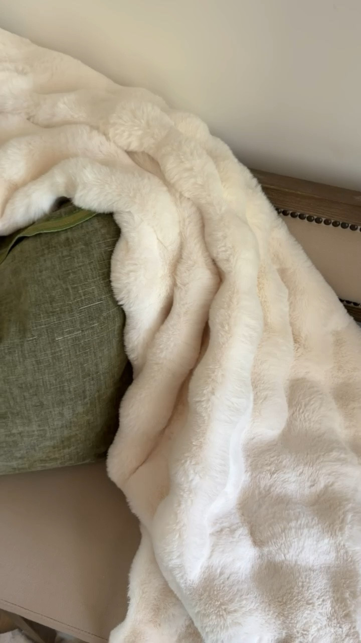The best designer look for less blanket from Amazon! It looks and feels so luxe, and makes the most perfect Mothers Day gift! 🙌🏼

#LTKselfcare #LTKMothersDay #LTKmomlife