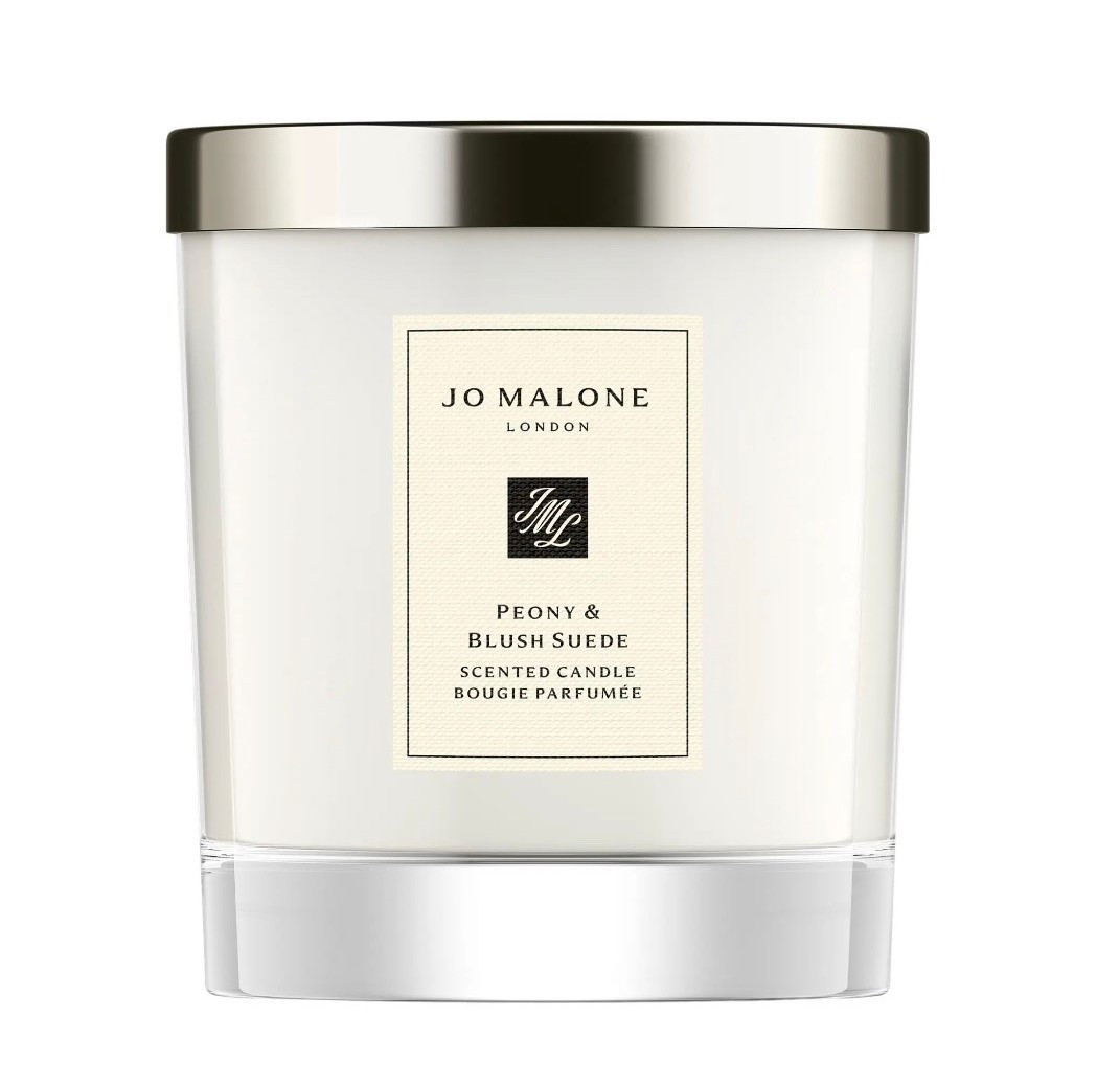 The kind of candle that instantly elevates a room 🤍
Soft florals, warm and cozy — perfect for slow evenings at home. #CozyHome
#SoftLife #HomeAesthetic #LuxuryCandle
#NordstromFinds #WinterEvenings

#LTKFindsUnder50 #LTKGiftGuide #LTKHome