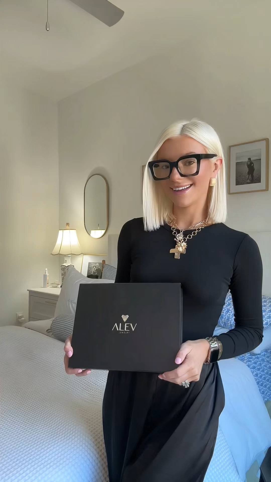 Valentines Day is right around the corner… and I’ve got what you need! @alevjewelry #ad #finejewelry #jewelryaddict #statementjewelry #JewelryGoals #JewelryInspo #fashionjewelry #HolidayGift #PerfectWomenGift