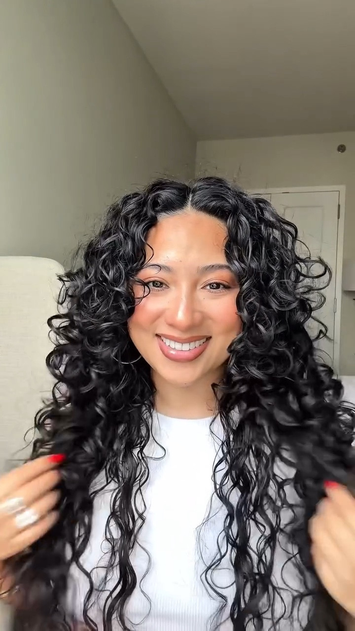 Curl refresh using 2 products, the @rizoscurls Refresh & Detangle Spray and NEW Strong Hold Gel! I say my curls are definitely game day ready!🫶🏼🏀✨