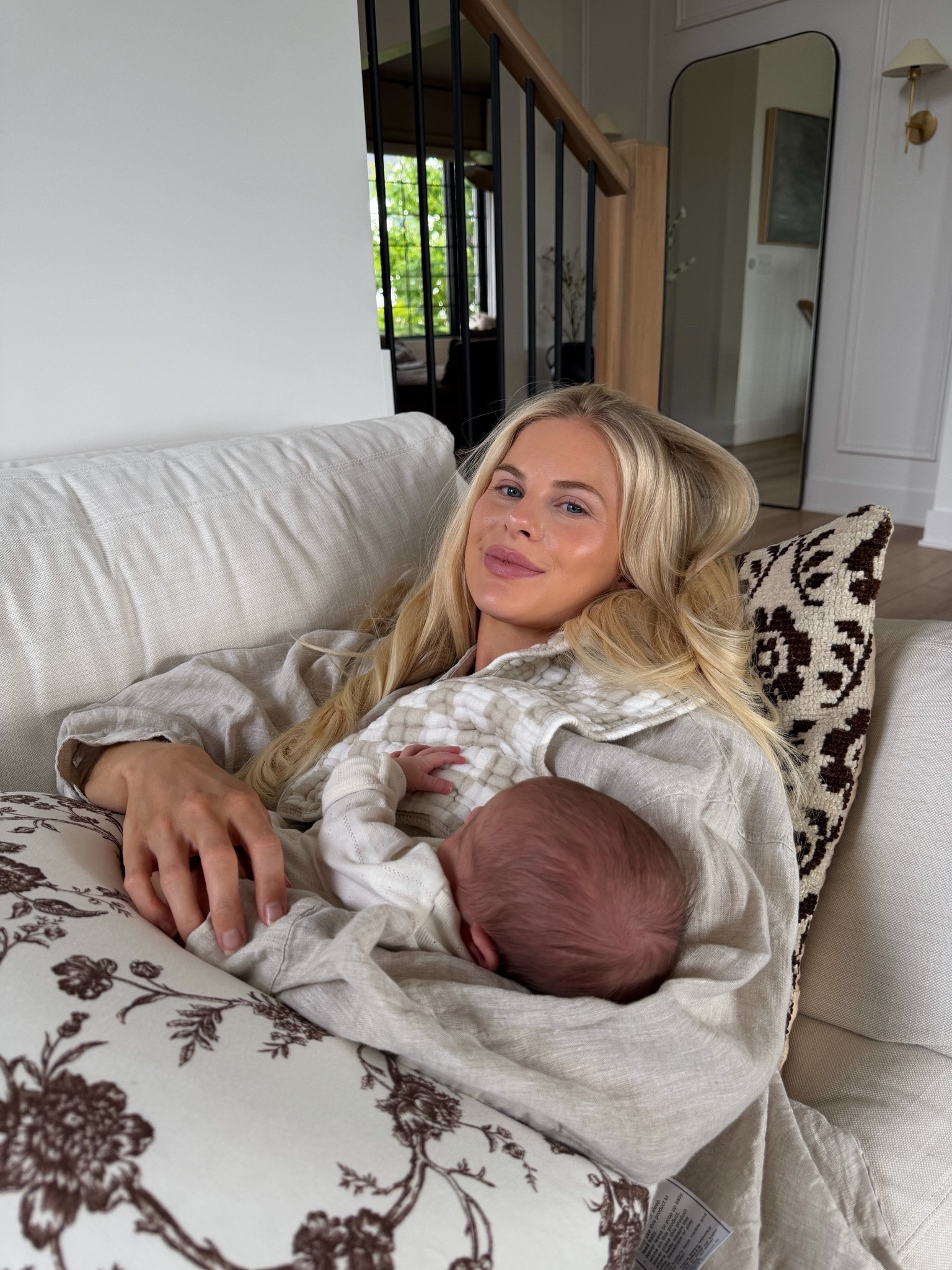 SIZE: med in top! #kathleenpost

Postpartum look, newborn baby

#LTKmomlife #LTKBaby