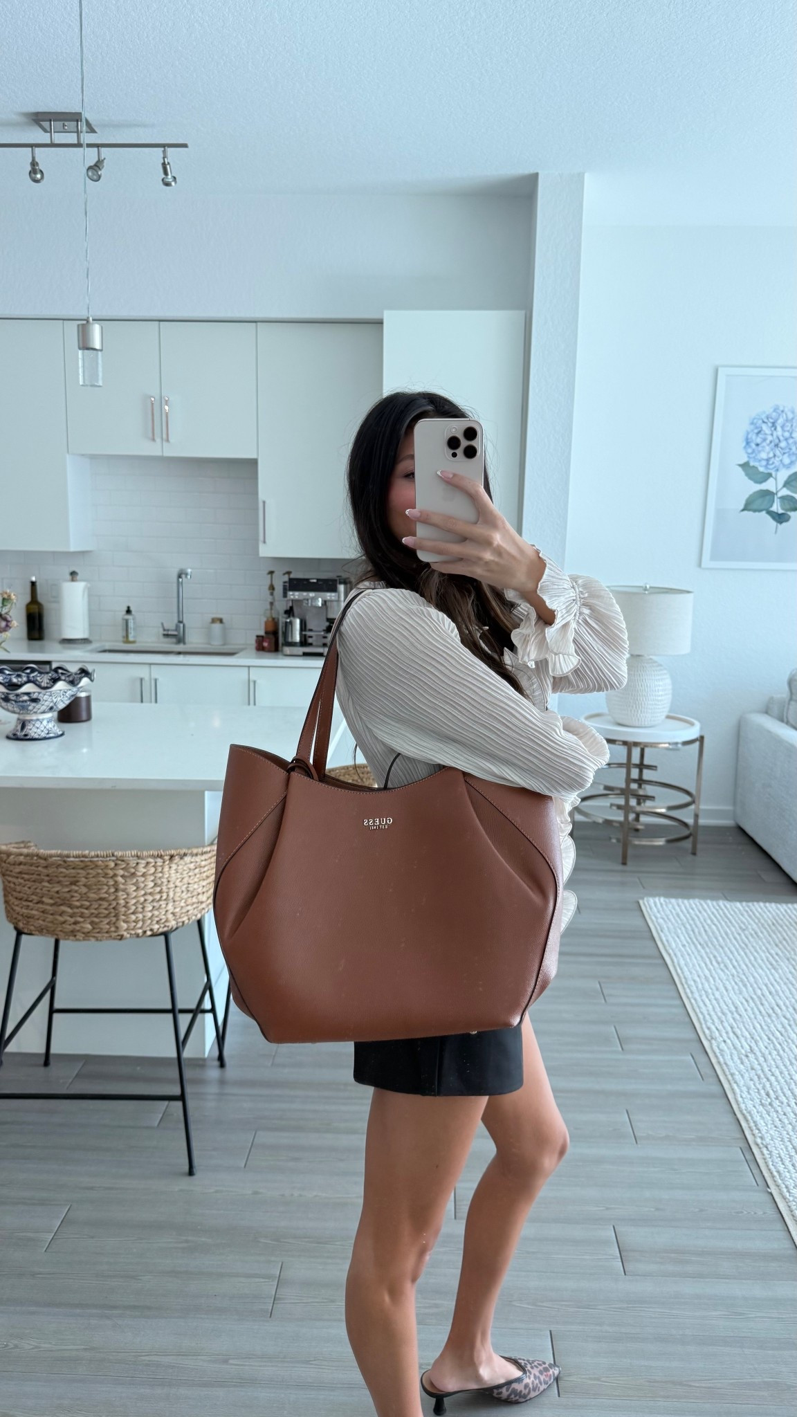 the most stunning tote✨ @guess #GUESSpartner 

#LTKHoliday #LTKGiftGuide