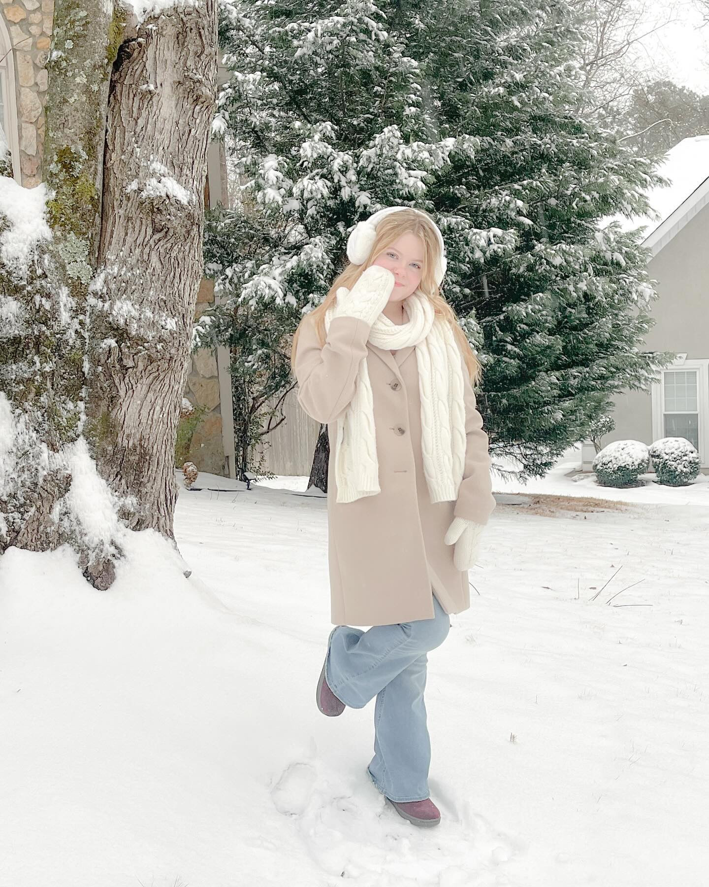 Wellsley Angel? More like Snow Angel❄️

I apologize for the caption😂 I haven’t had snow in so long! I missed its beauty. I have already helped build a snowman. Now it’s time for some college work and bundling up with a hot chocolate! Did you get snow where you live?

Find this snow fit on my LTK! #coquette #snowday #coquetteaesthetic #femininefashion 
 @hollister #HollisterPartner #captureyourmoment