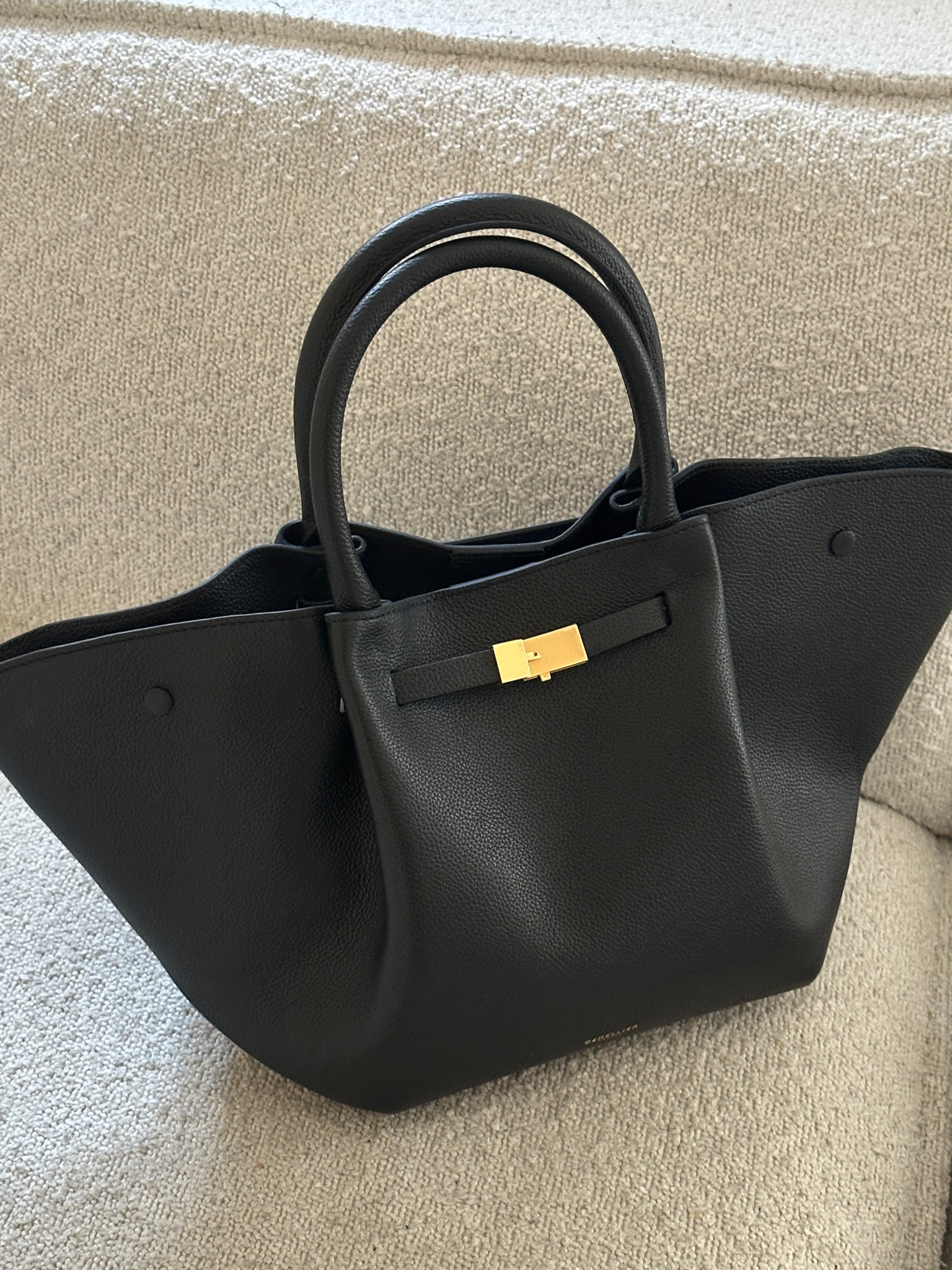 Get 20% off this beautiful bag use code “EARLY20” ✨✨✨

#demellier #bag #blackfridaydeals

#LTKCyberWeek #LTKautumn #LTKbag