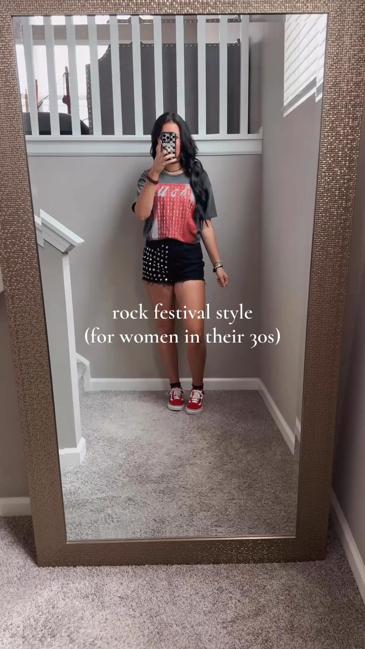 @bush concert/festival outfit inspo 

#alternative #altoutfit #altstyle