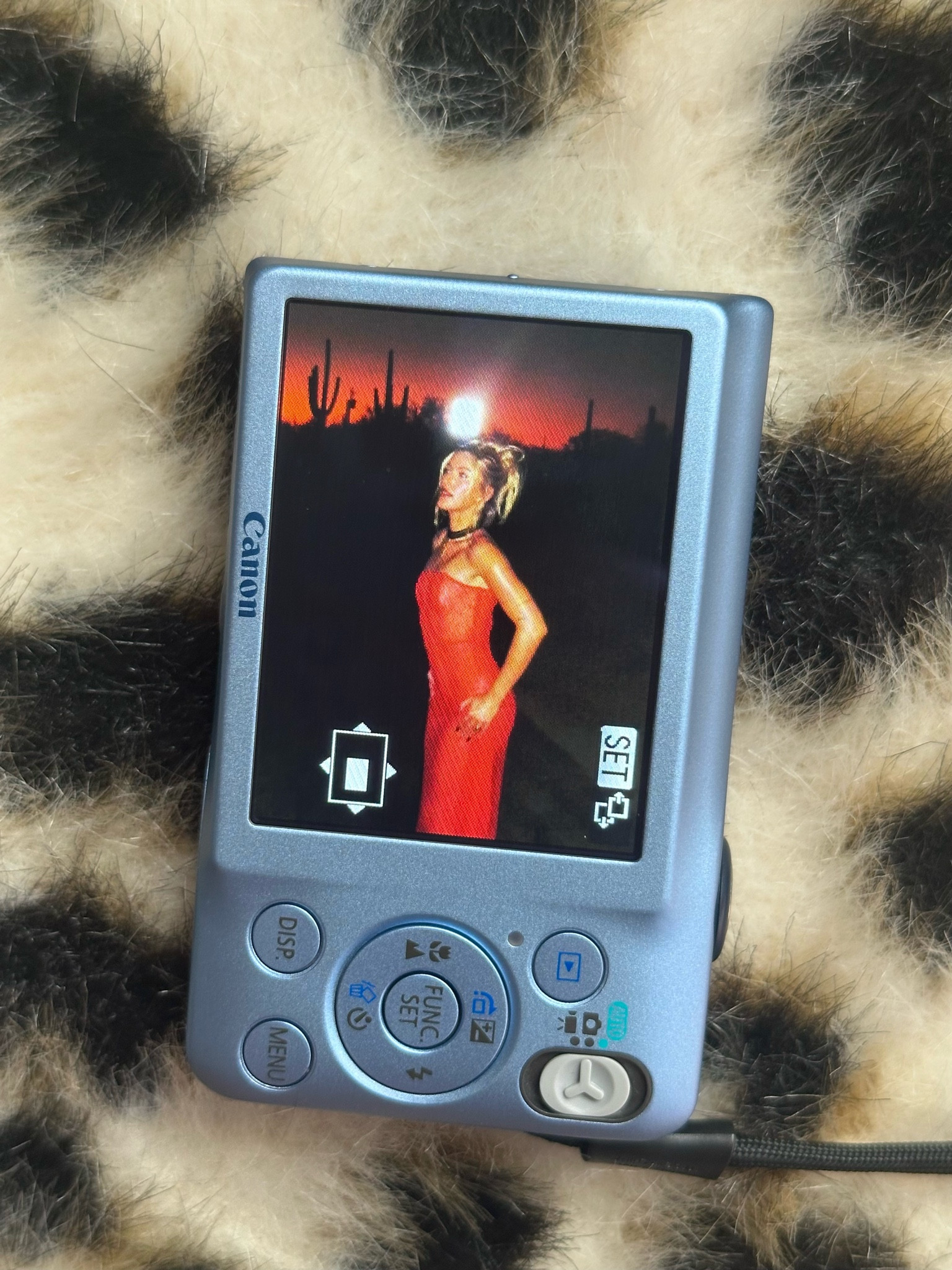 Link to Canon Powershot SD1300 IS! I got mine off of eBay, I wish I got a pink one though 😭💔   