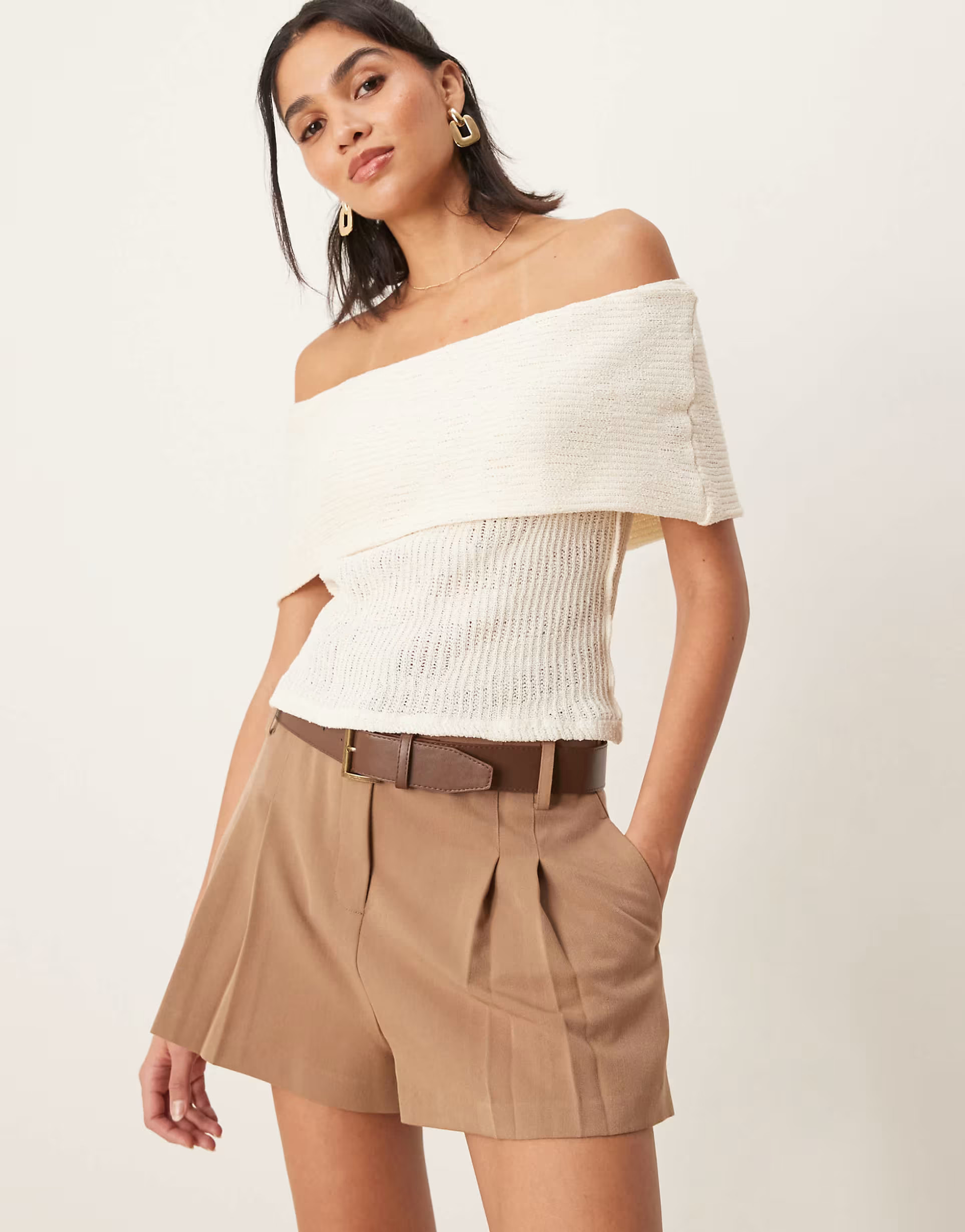 ASOS DESIGN - Short taille haute ajusté avec ceinture en similicuir - Moka | ASOS (Global)