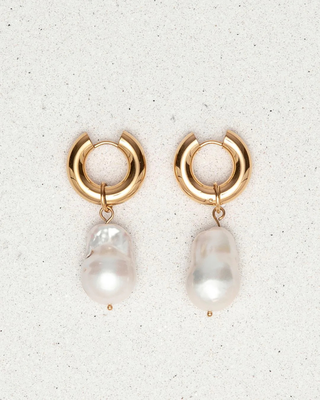 FRESHWATER PEARL CAPRI HOOP EARRINGS | St. Moran