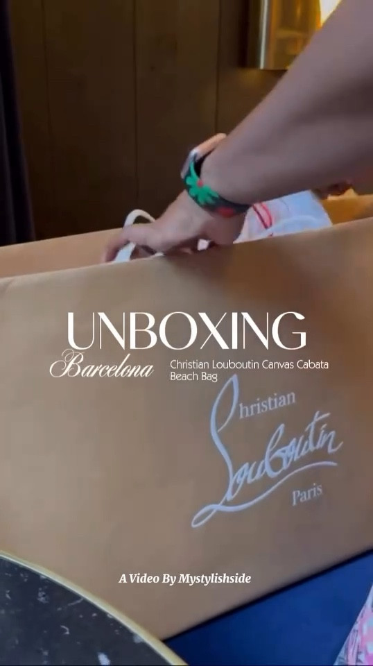 What I brought home, shopping in Barcelona! Anniversary gift! 🛍️ 🇪🇸 

#shopping #barcelona #spain #christianlouboutin #beachbag #designerbags #luxurydesign #styleinfluencer #styleinspiration #mystylishside

#LTKItBag
